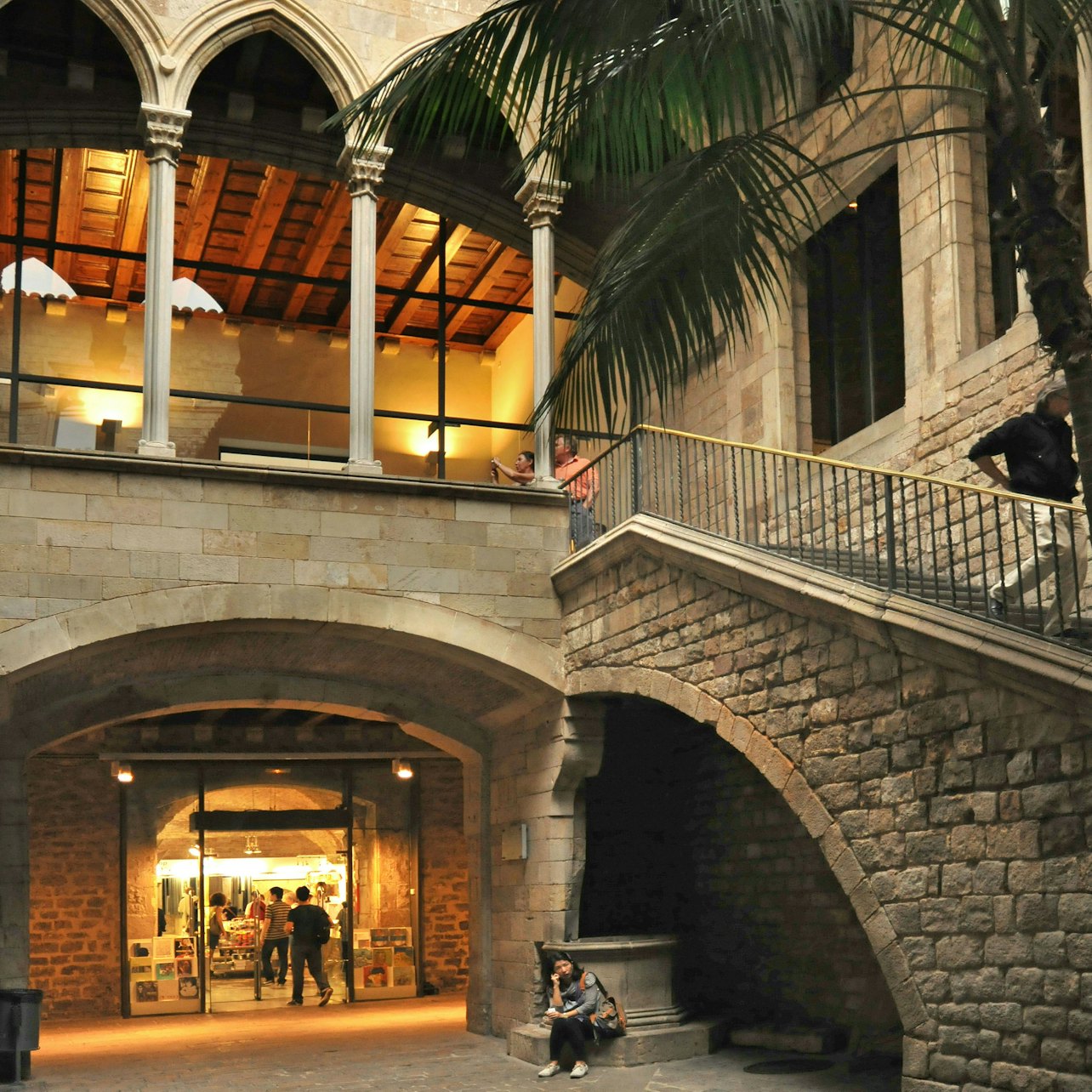 Barcelona: Picasso Museum Skip The Line Ticket + City Walking Tour