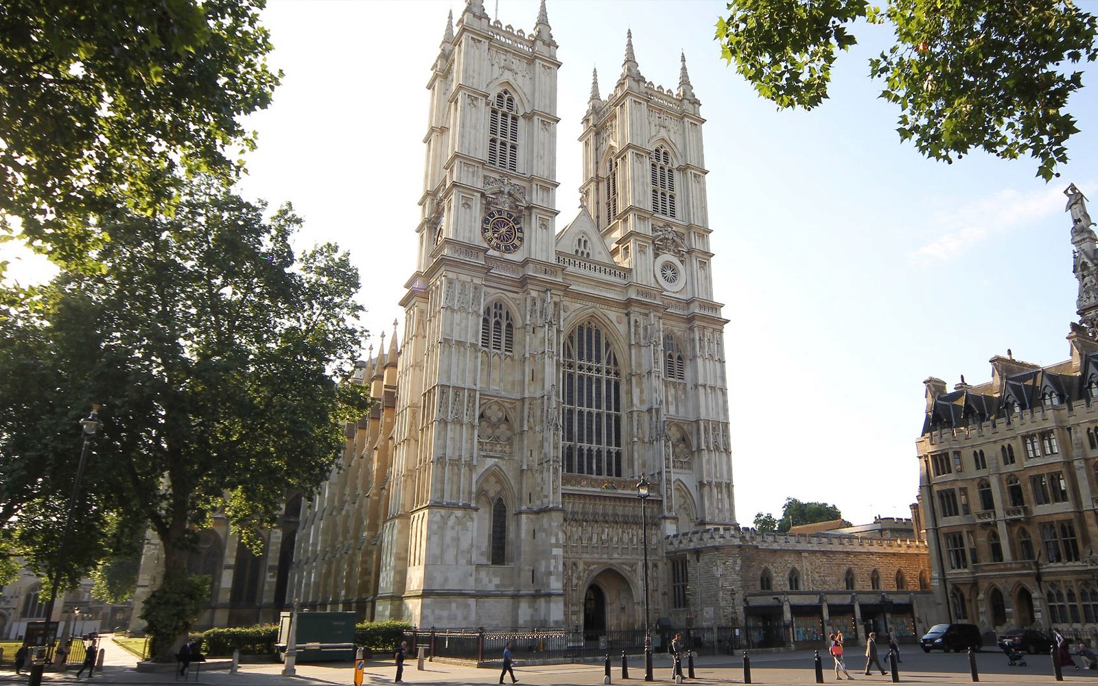 Guided Bus Tour of Royal London & Westminster Abbey Visit with Afternoon Tea — main image
