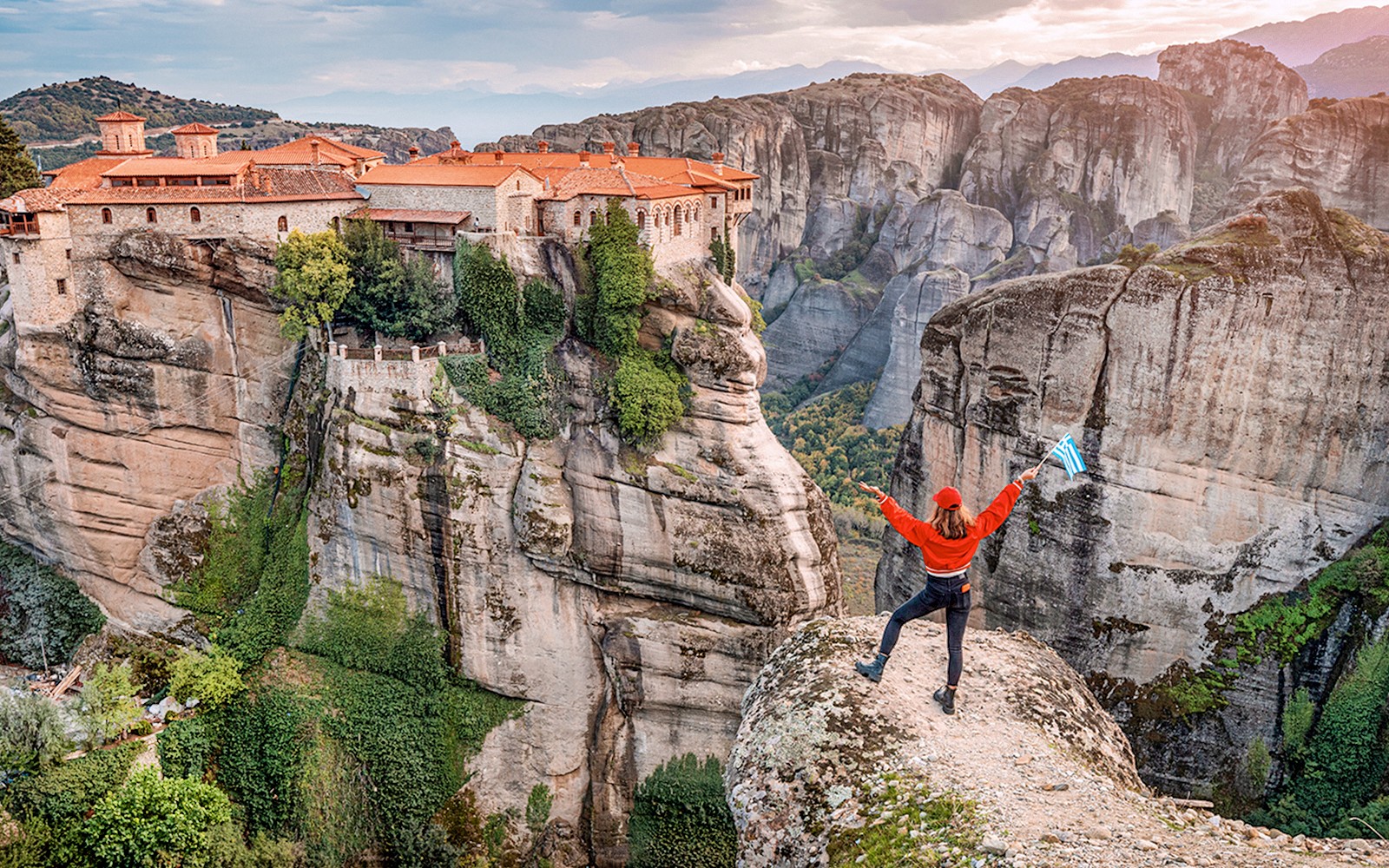 From Thessaloniki: Meteora Monasteries & Caves Full-Day Trip
