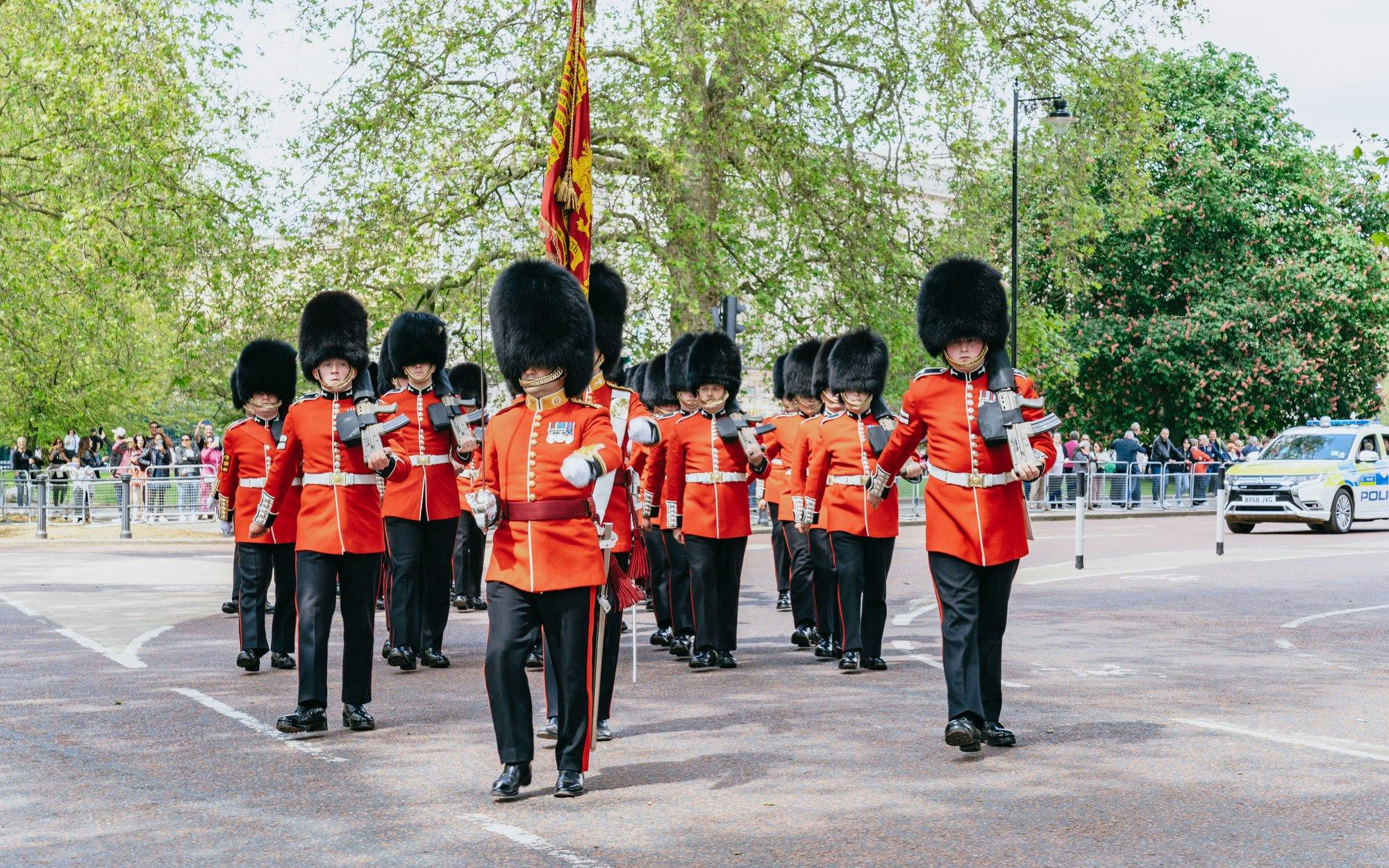Changing of the Guard Experience with King’s Gallery Tickets and Optional Royal Mews