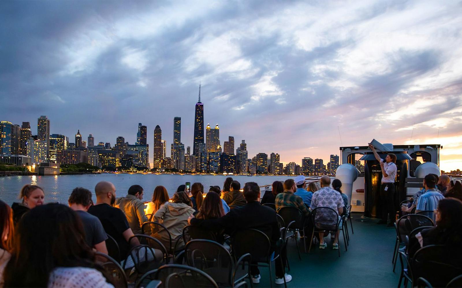 Chicago at Night: River & Lake Sightseeing Cruise by First Lady