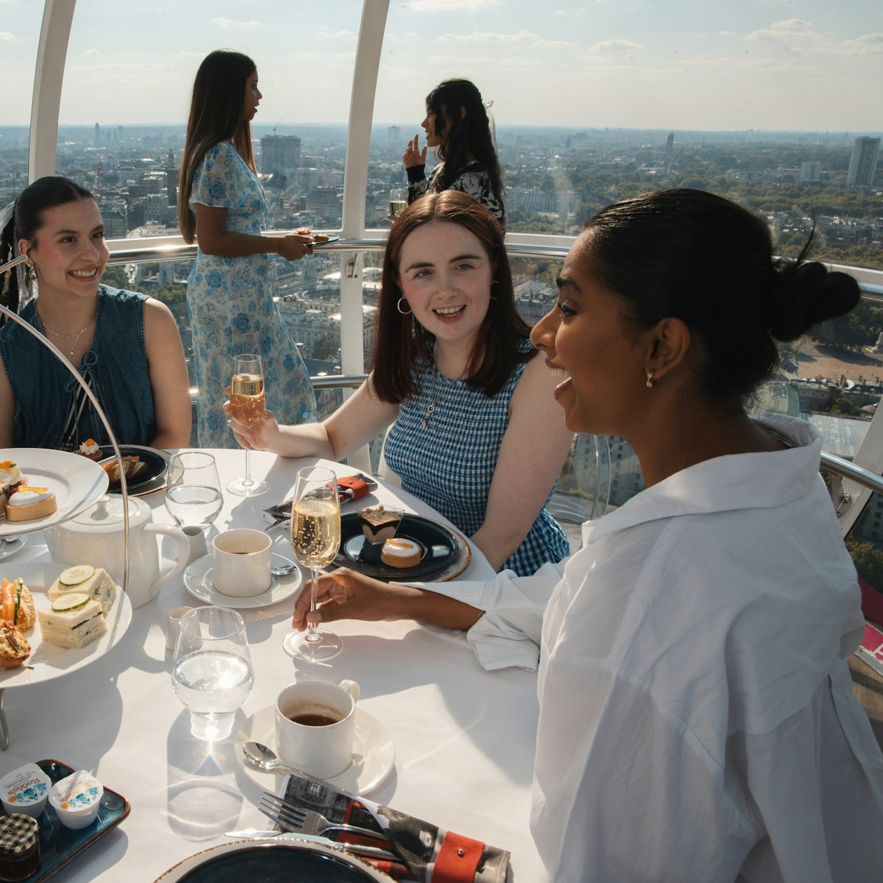 London Eye: Fast Track Ticket + Afternoon Tea Experience + Lounge Access