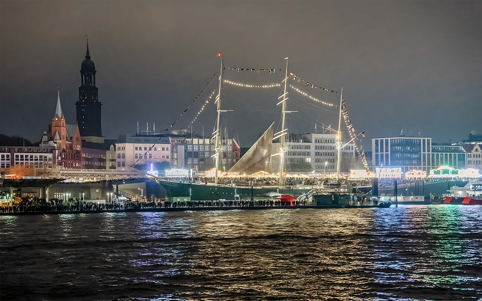 1.5-Hour Grand Harbor Evening Lights Cruise — gallery 4