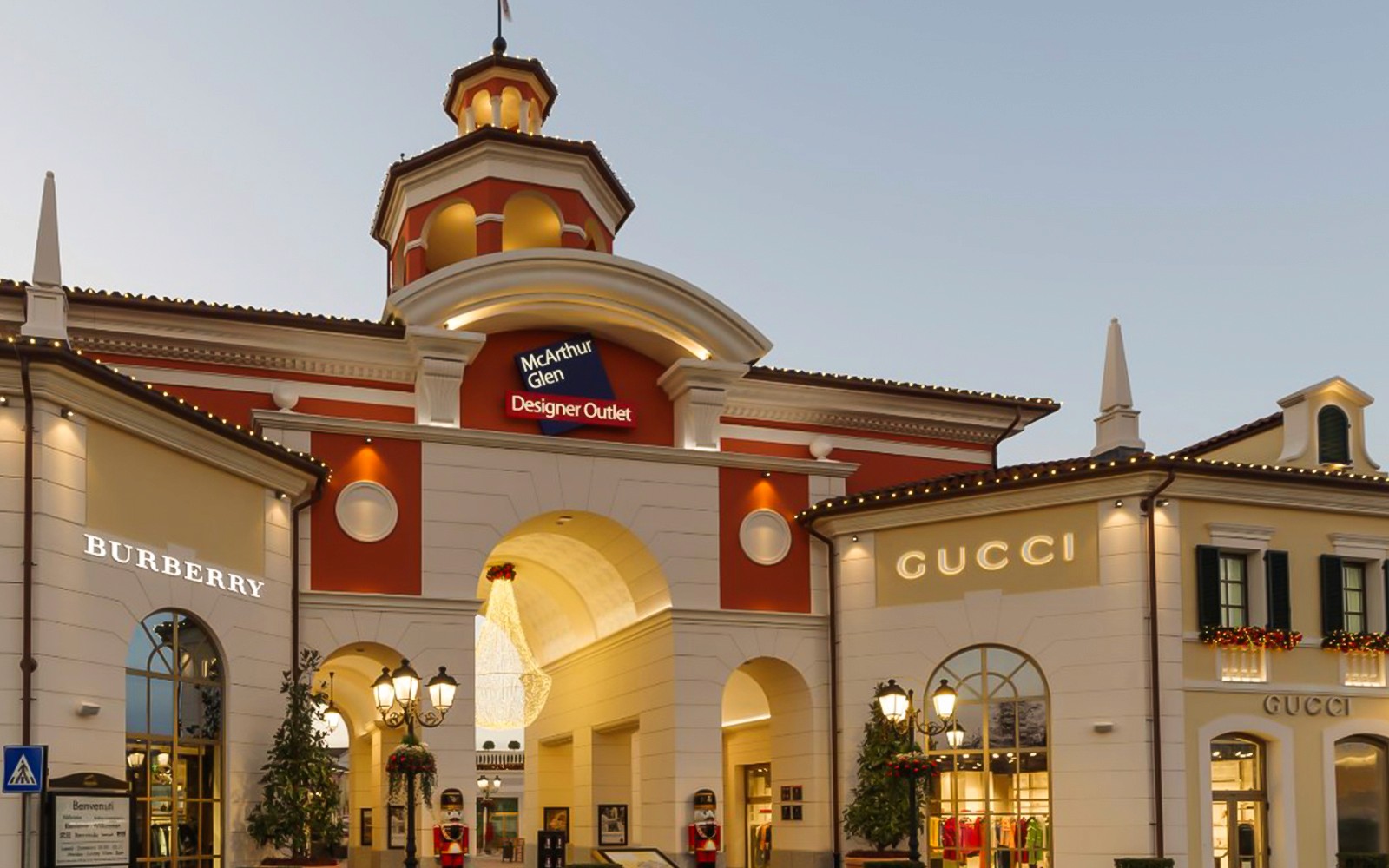 From Florence: Round Trip Shuttle Bus Service to Barberino Outlet
