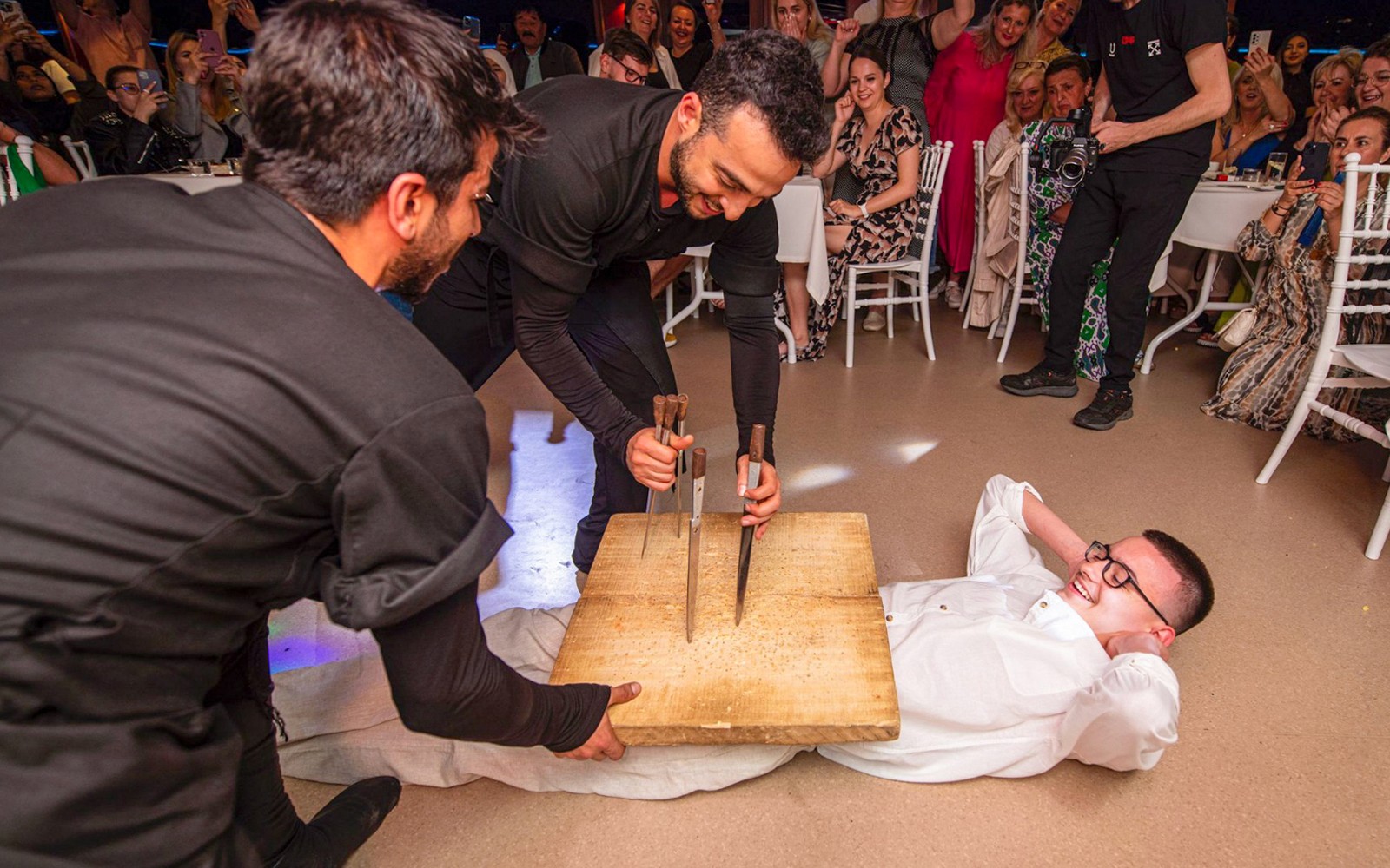 Bosphorus Dinner Cruise with Shows & Unlimited Drinks — gallery 2