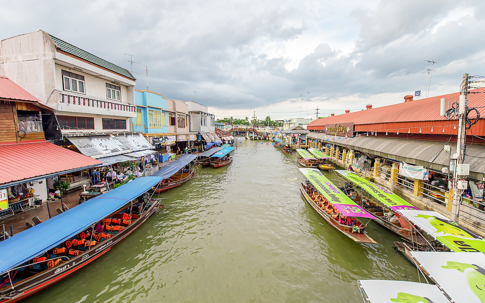 Amphawa Floating Market & Maeklong Railway Market Full-Day Guided Tour [Fri-Sun]
