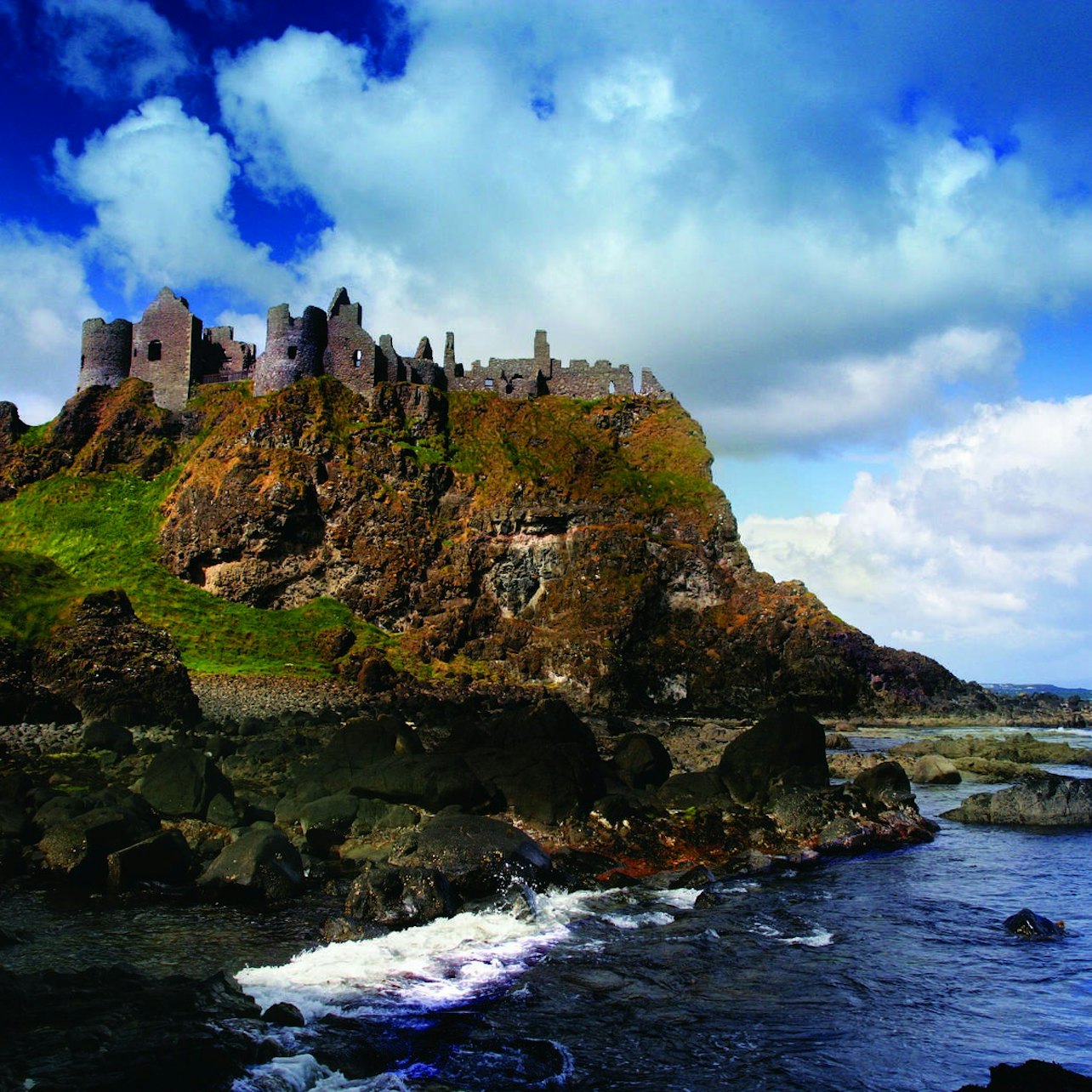Giant's Causeway & Belfast City: Day Tour with Admission to Attractions