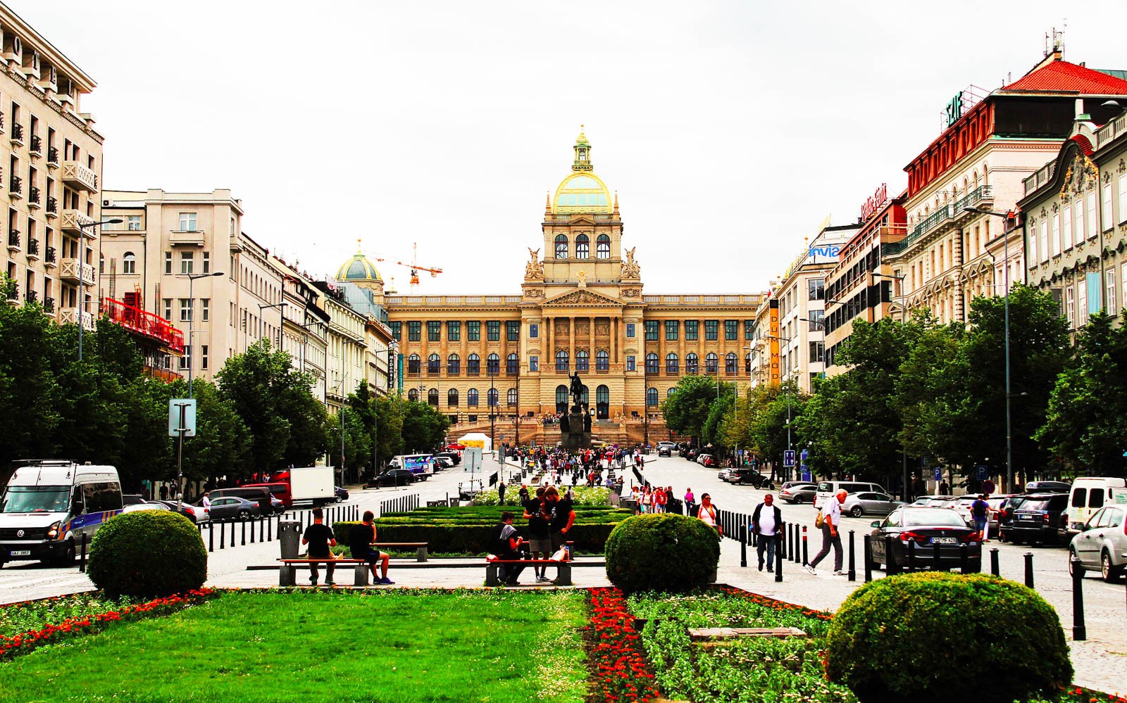Skip-the-Line Combo: Prague Castle, National Museum & Astronomical Clock