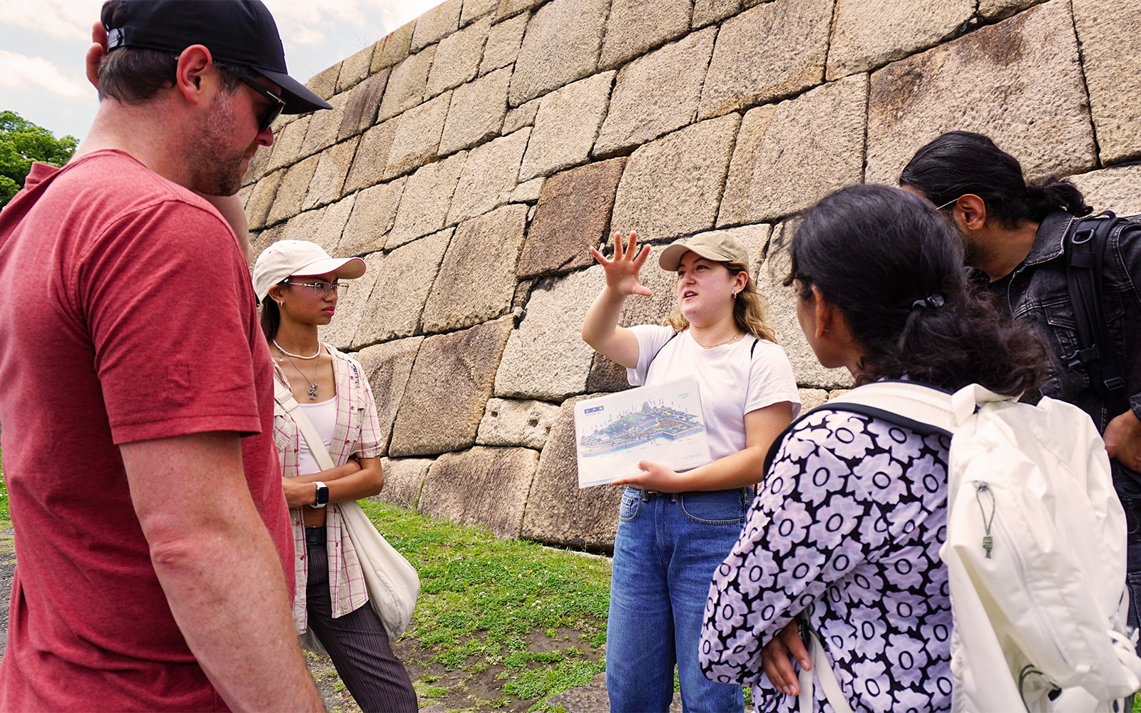 Tokyo Imperial Palace Historical Small-Group Guided Walking Tour — gallery 4