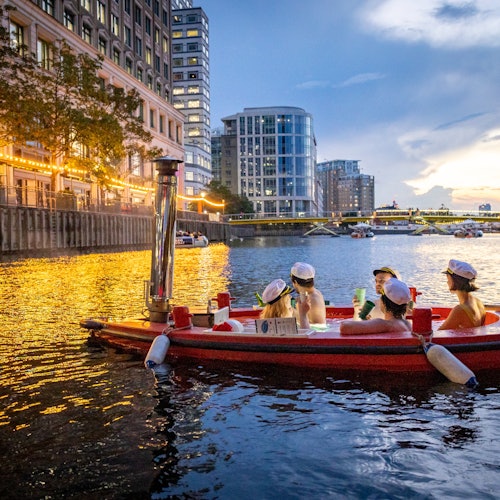 London: Hot Tub Boat Guided Historical Docklands Cruise — gallery 1