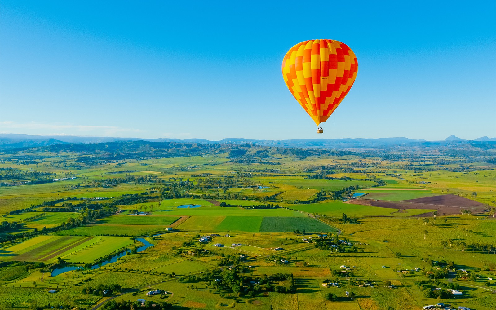 Gold Coast Hot Air Balloon Ride with Sparkling Wine & Hotel Transfers 