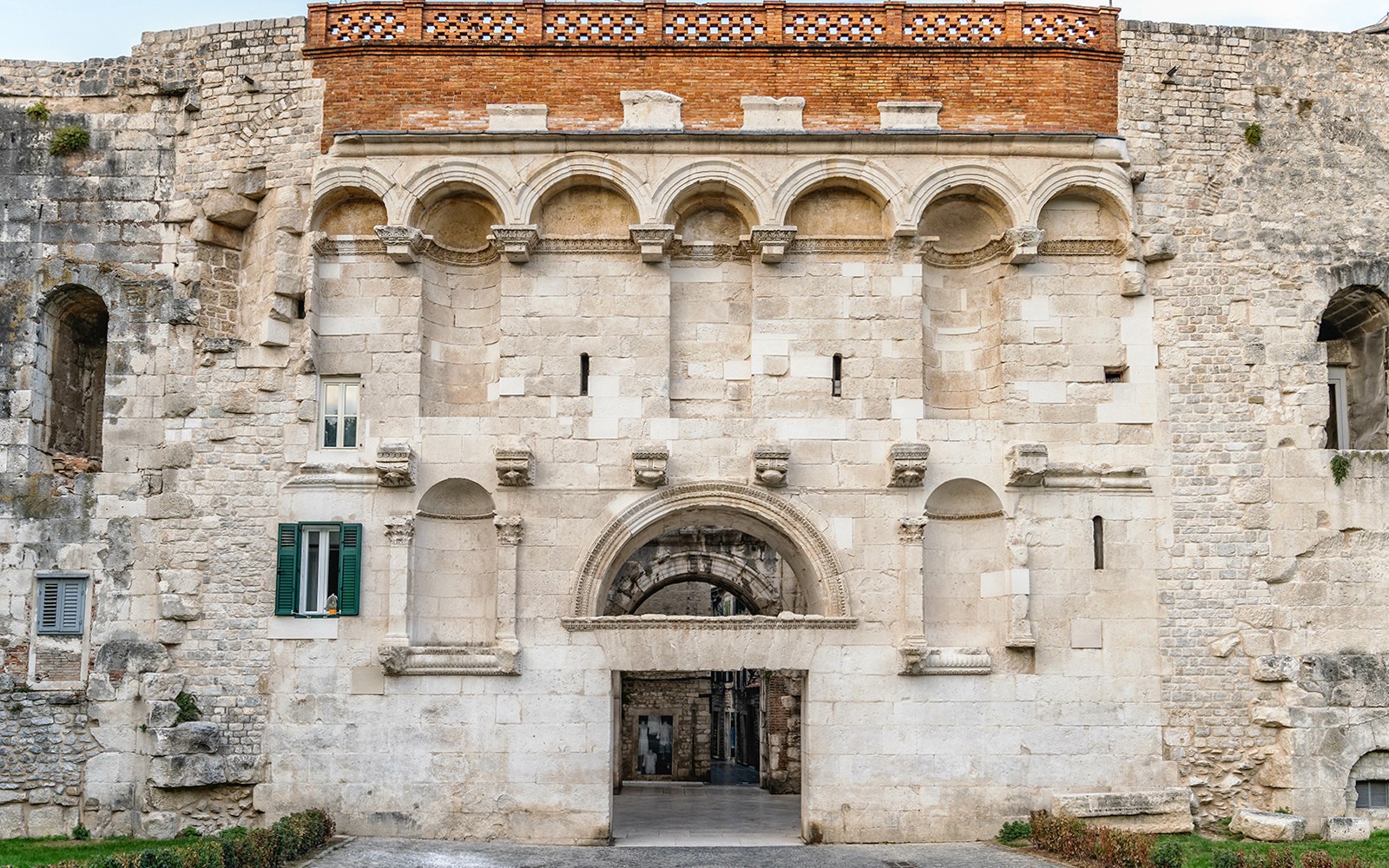 Split: Diocletian's Palace and Old Town Guided Tour
