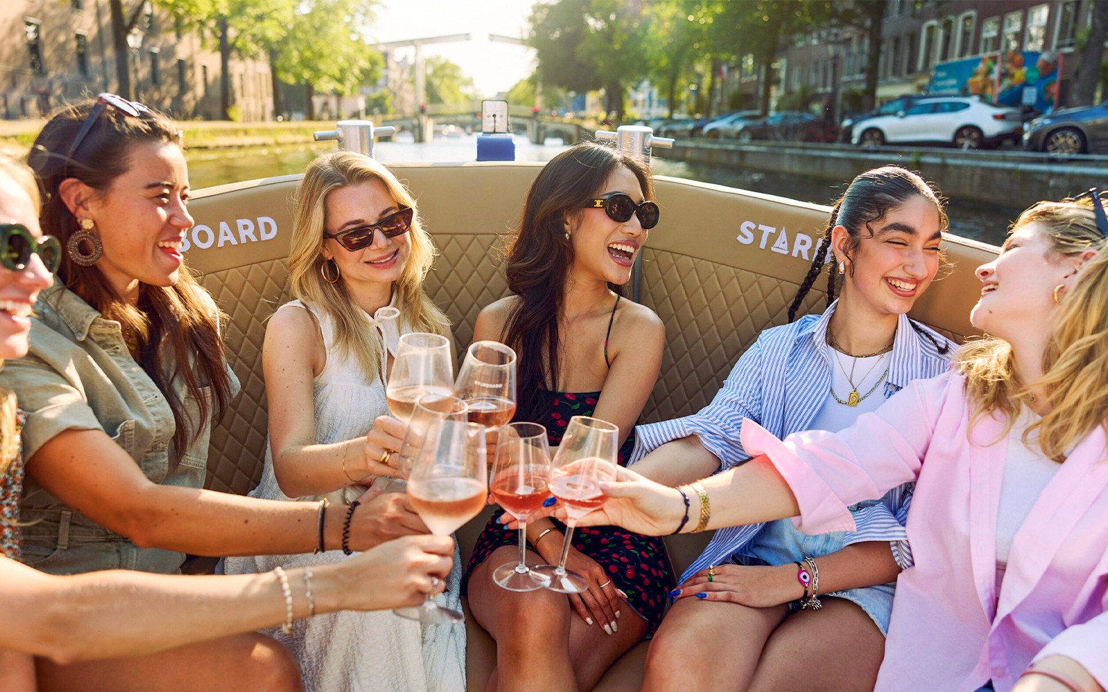 Amsterdam: 1-Hour Canal Cruise with Unlimited Drinks Option — gallery 1