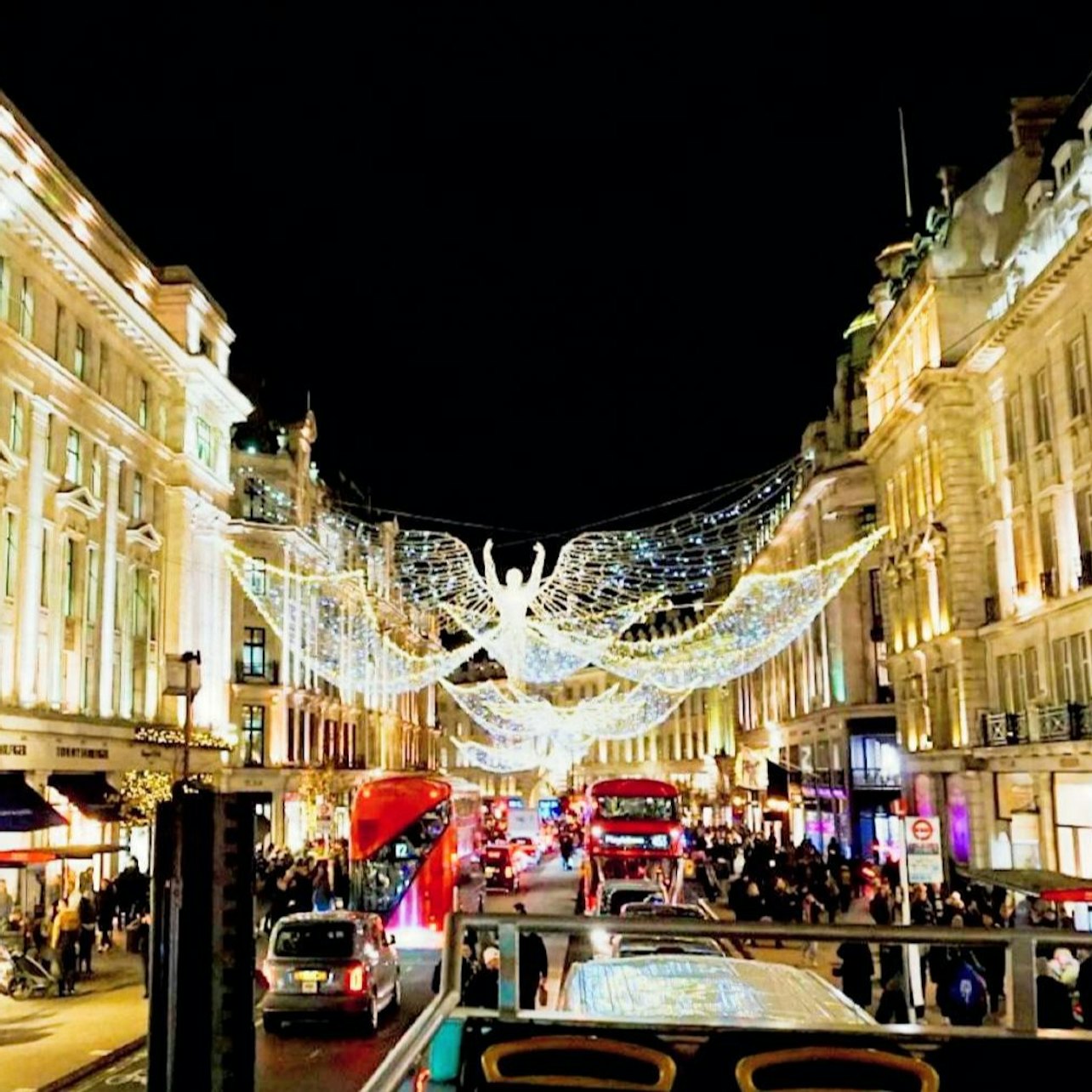 London: Christmas Lights Guided Bus Tour