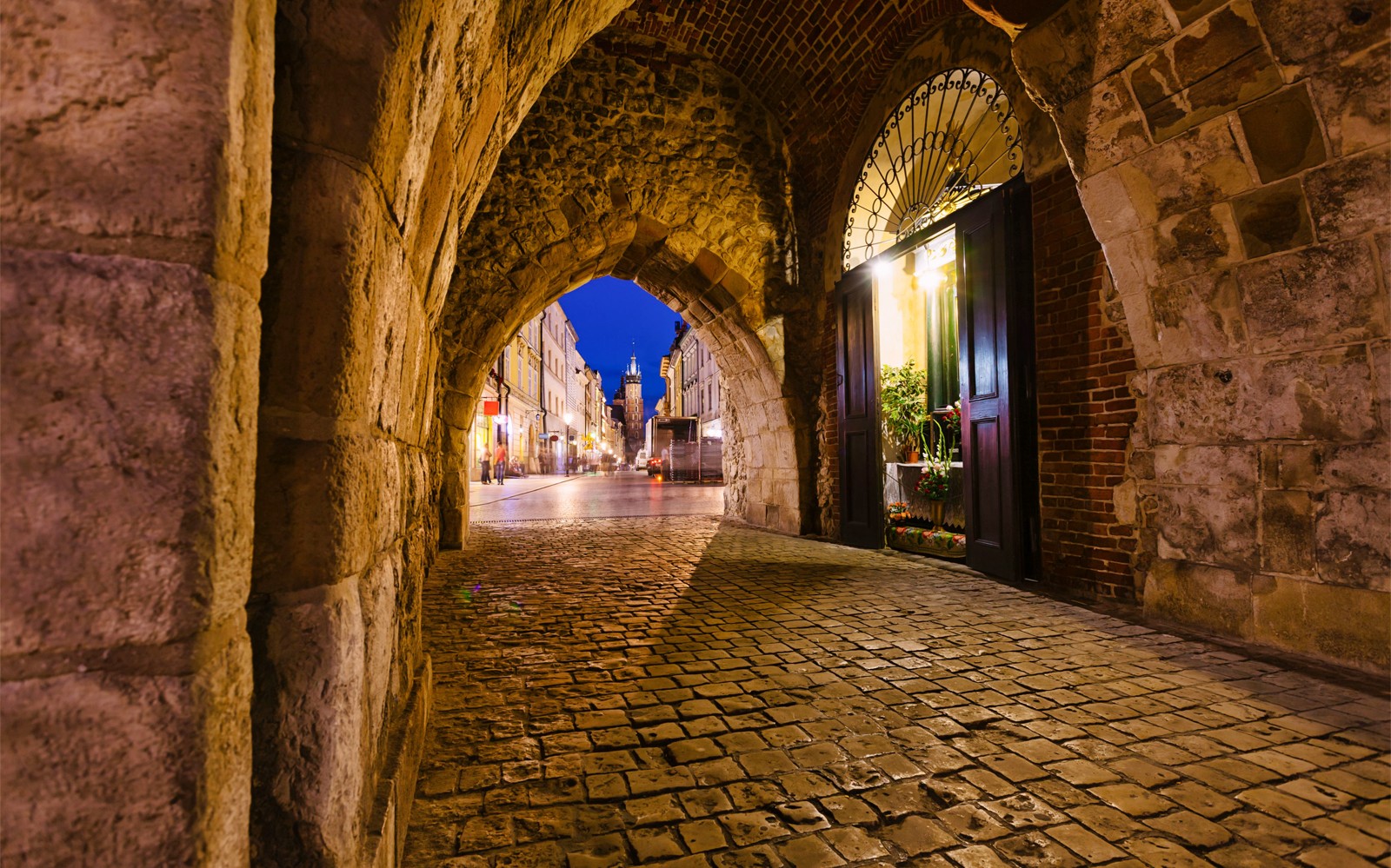 Creepy Krakow: 2-Hour City Walking Tour