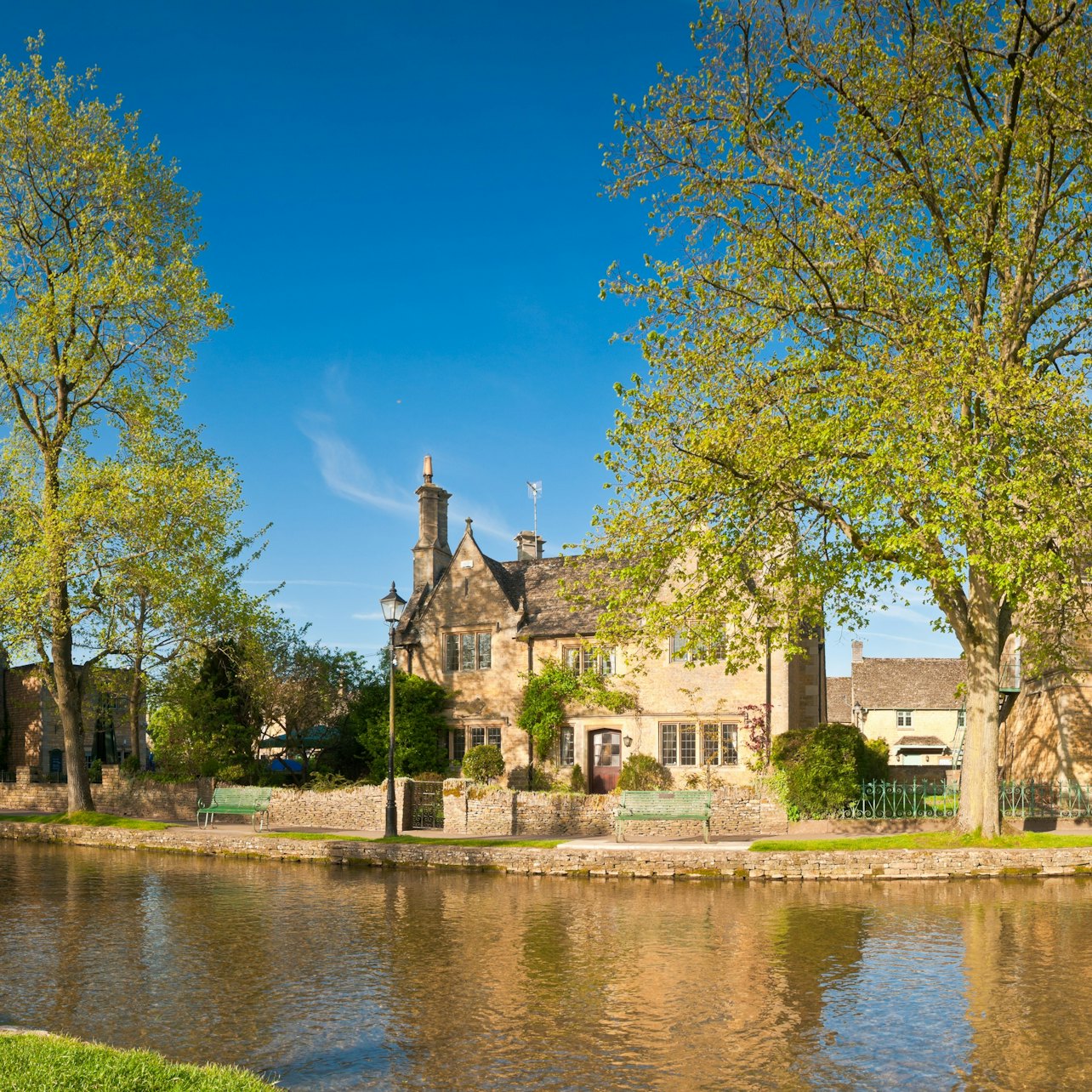 Cotswolds: Guided Day Tour from London + Lunch visitor view at Cotswold Tours from London