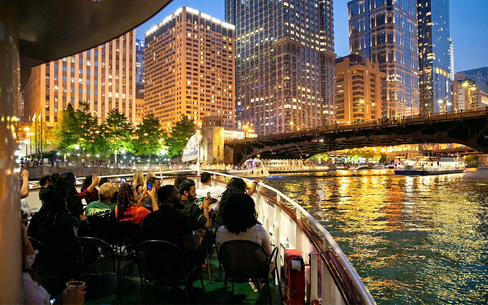 Chicago at Night: River & Lake Sightseeing Cruise by First Lady