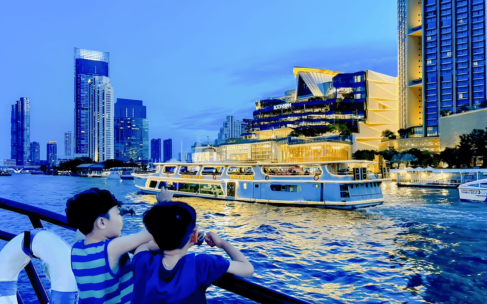 Yodsiam Sightseeing Boat in Bangkok with Snacks & Beverages