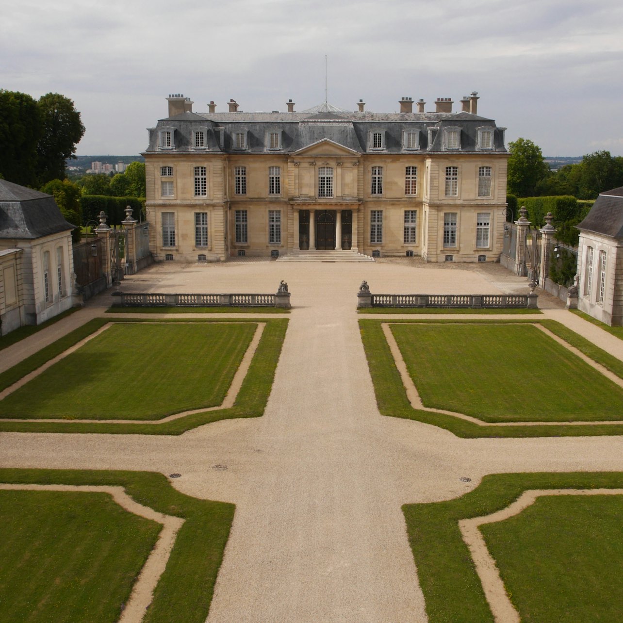Champs-sur-Marne Château and Gardens