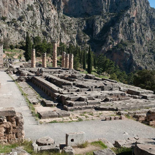 Delphi: Full-Day Small Group Guided Tour from Athens