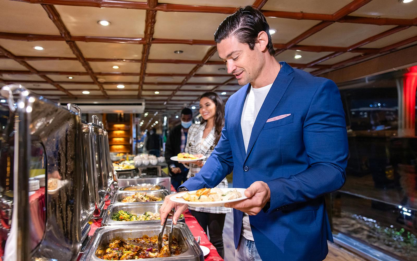 Pacote Noturno Dine & Dazzle: Jantar no Cruzeiro do Dubai Canal com Bebidas Ilimitadas + Espetáculo La Perle tickets, Dubai, photo 4
