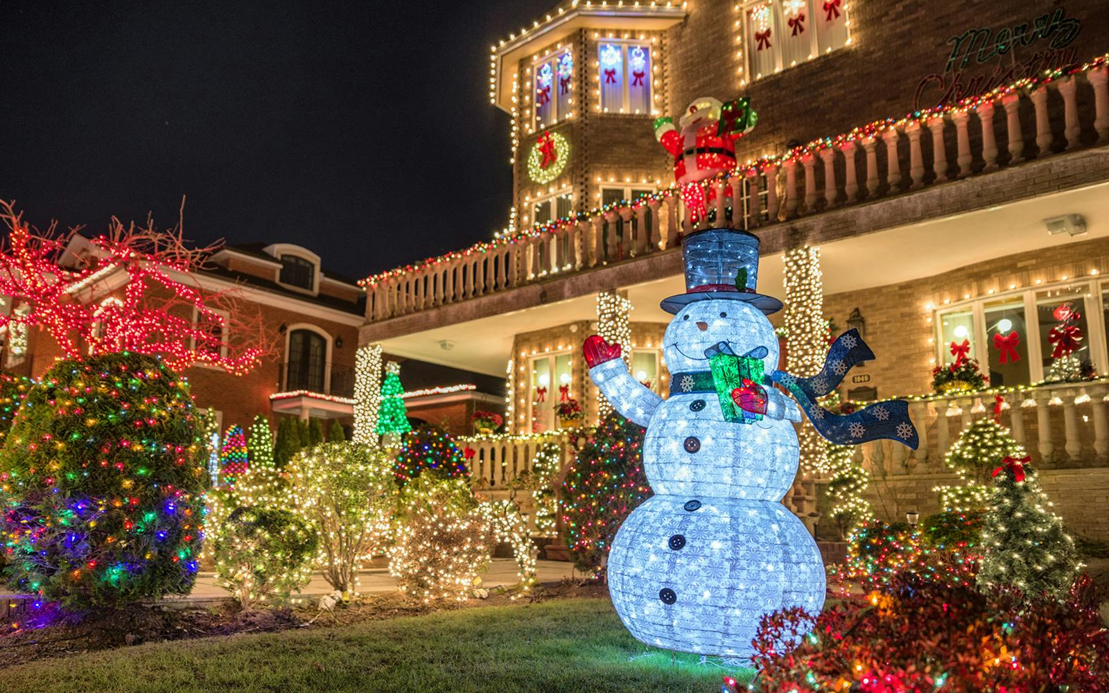 Dyker Heights Christmas Lights Tours: Bus or Walking tickets
