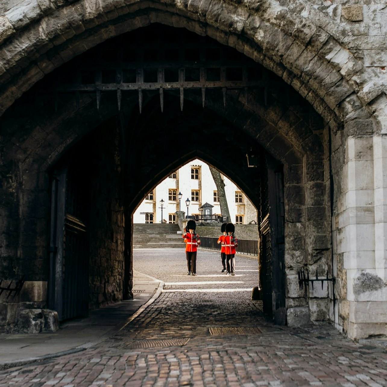 Tower of London: Guided Tour + Crown Jewels + Cruise