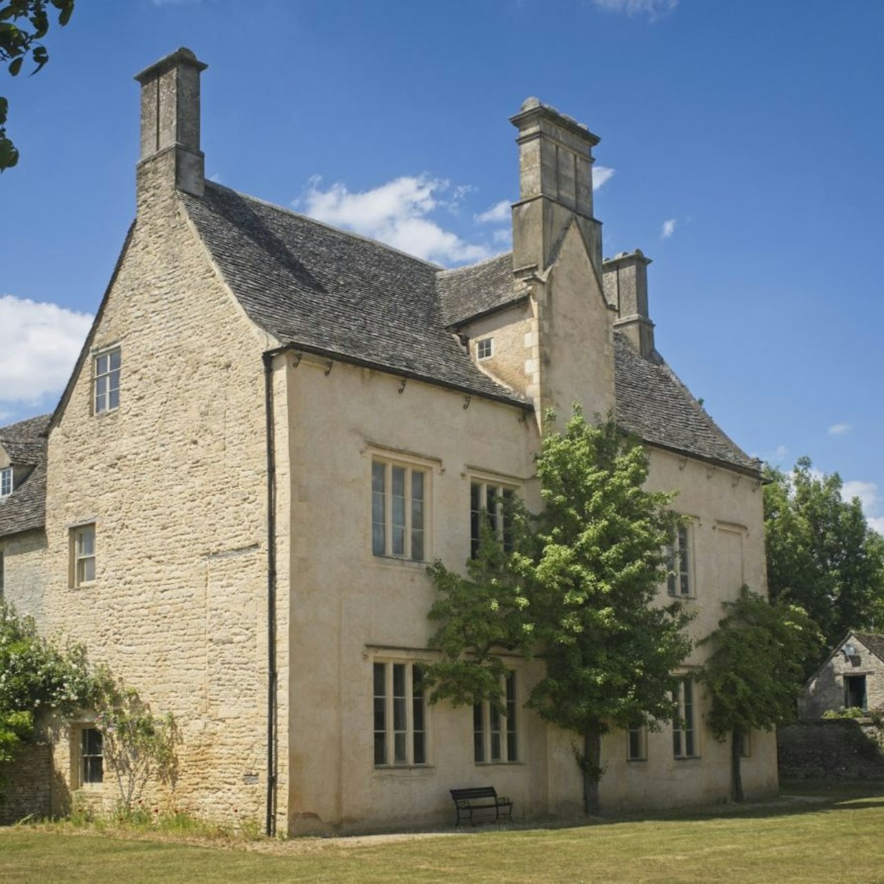 Downton Abbey Filming Locations, Cotswolds & Highclere Castle: Small-Group Tour — gallery 2
