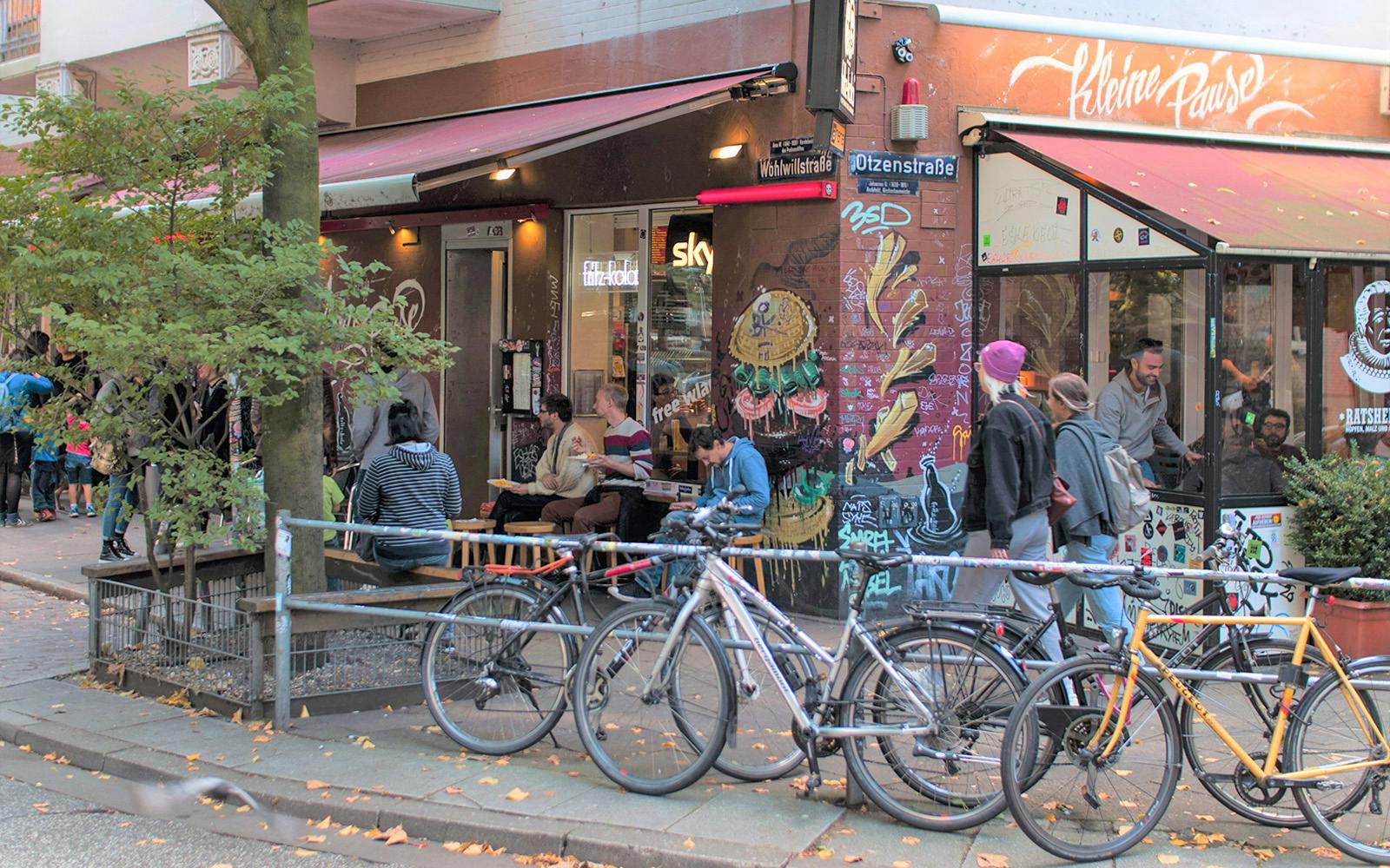 Visitors on the guided St Pauli tour