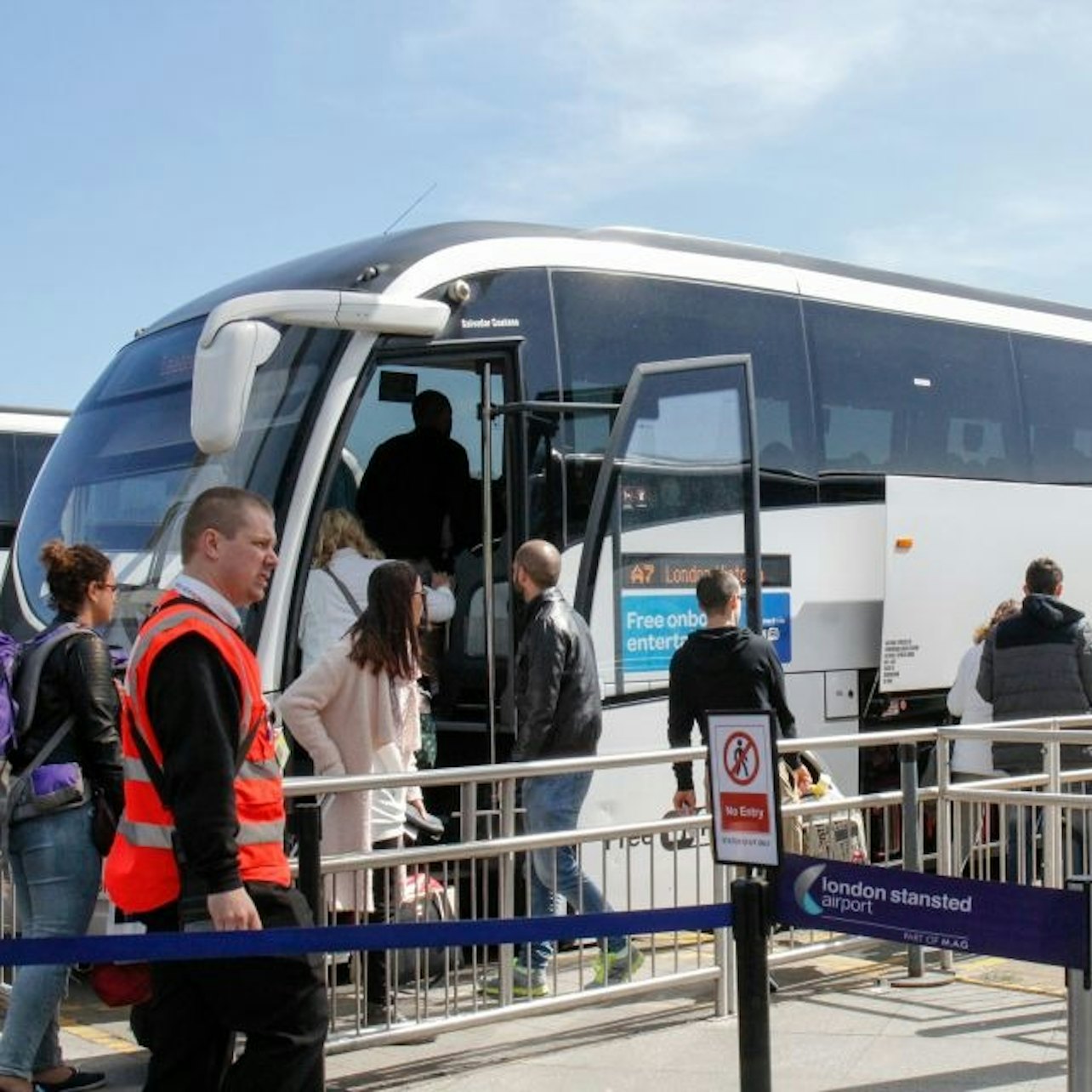 London: Bus Transfer To/From Luton Airport and London Victoria — gallery 3