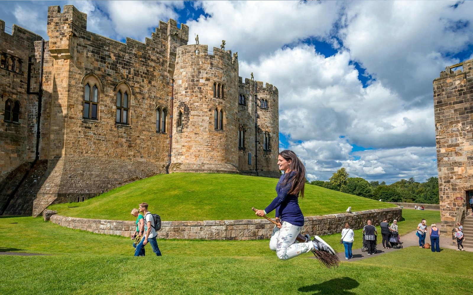 From Edinburgh: ‘Hogwarts’ Alnwick Castle & Northumbria Day Trip — main image