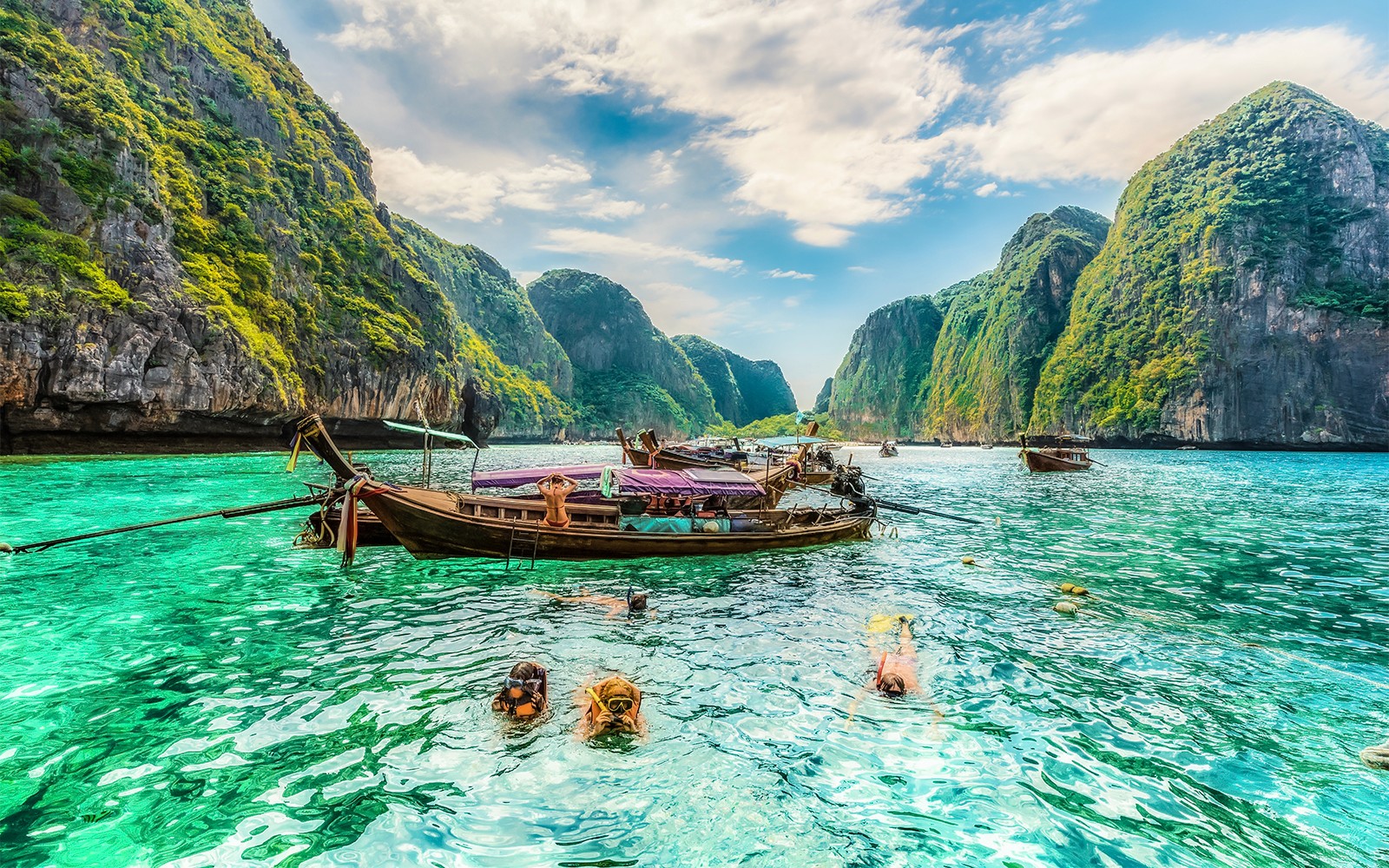 From Krabi: Early Bird Phi Phi & 4 Islands Tour by Speedboat with Breakfast, Lunch & Transfers