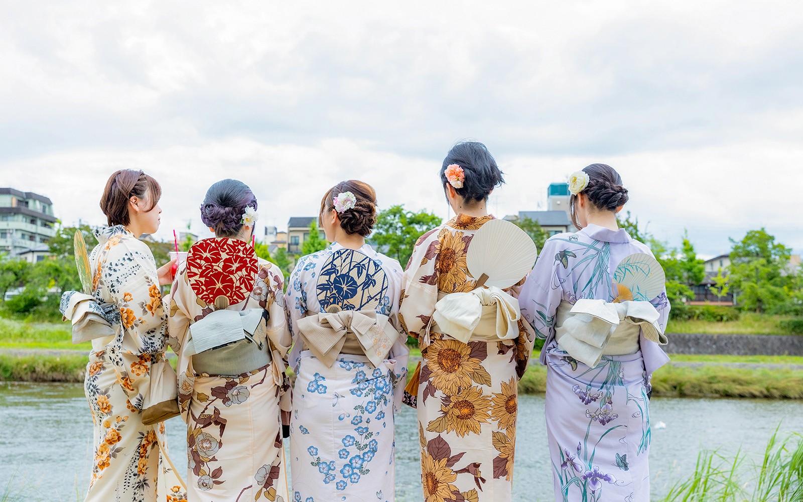 Kimono and Yukata Rental Near Kiyomizu-dera (Gion) with Optional Hair Styling and Makeup