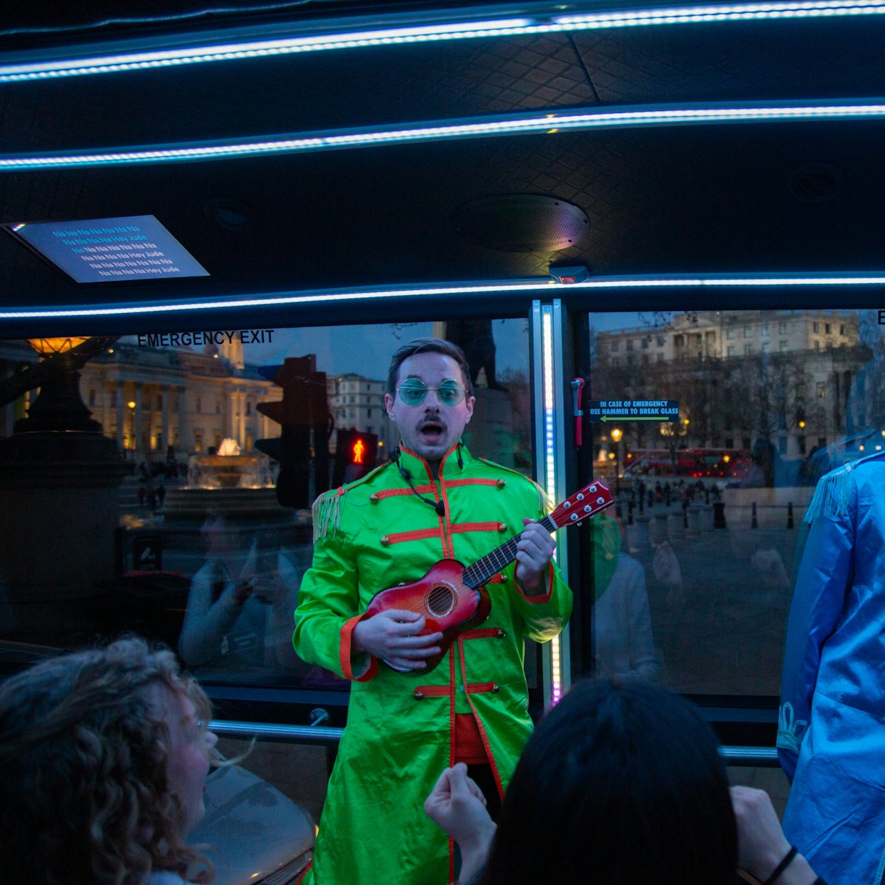 London: Guided Bus Tour + Live Entertainment — gallery 3