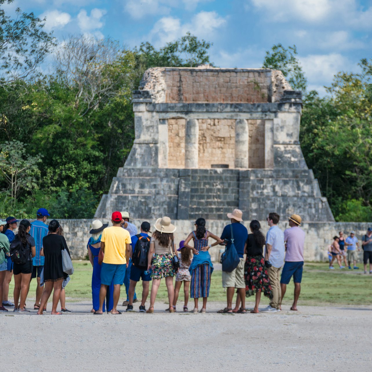Chichén Itzá & Valladolid: Entry Ticket + Guided Tour + Roundtrip Transfer