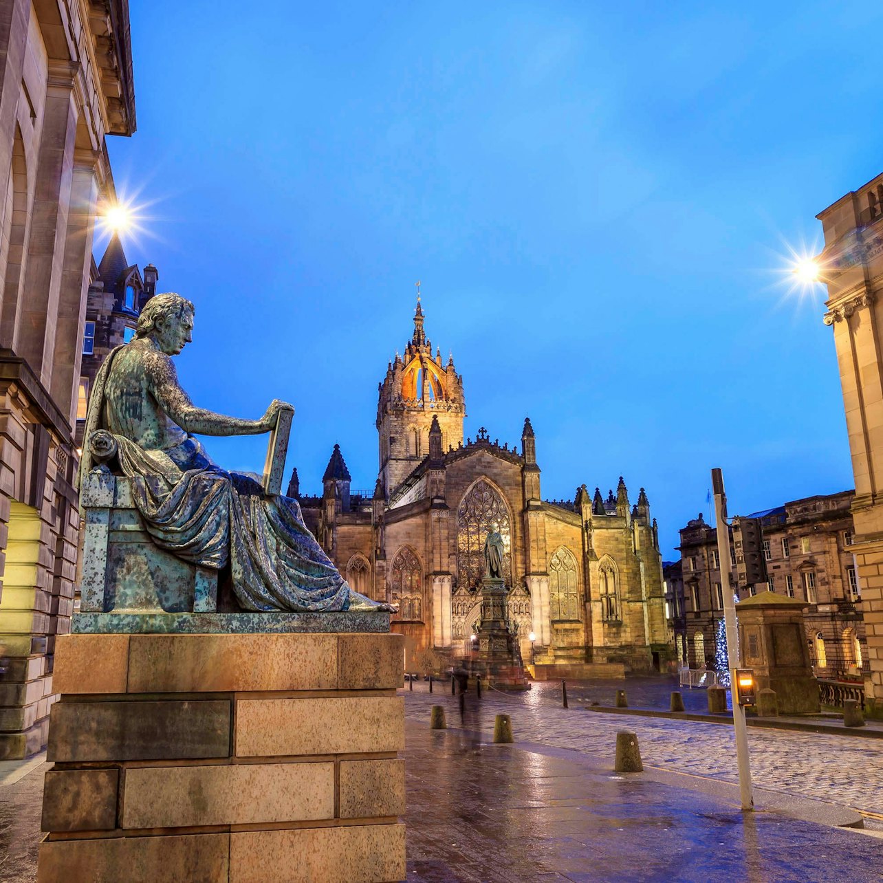 Edinburgh: Audio Guide App by TouringBee