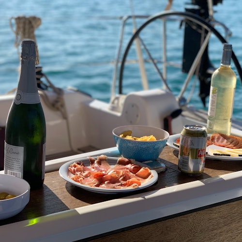 Barcelona: Small Group Afternoon or Sunset Yacht Sailing