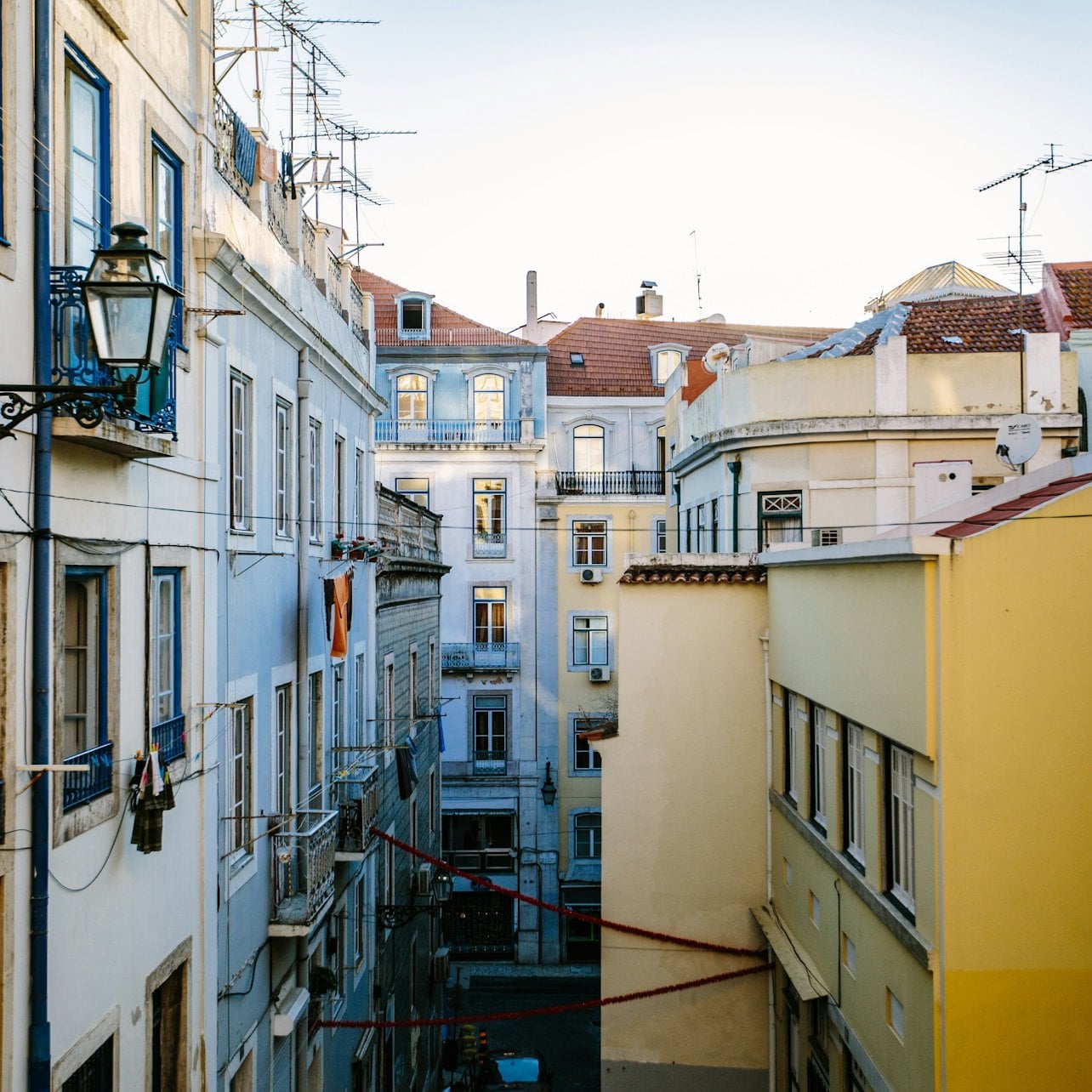 Lisbon: Alfama Small Group Walking Tour