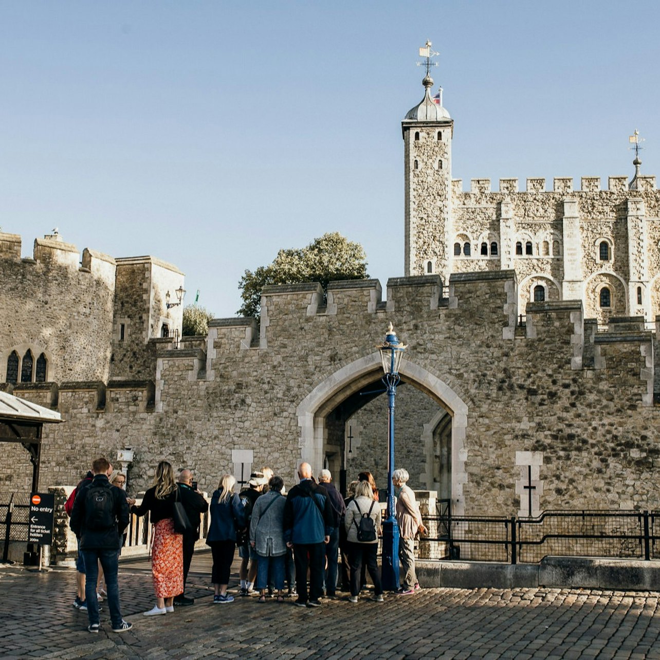 Tower of London: Guided Tour + Crown Jewels + Cruise