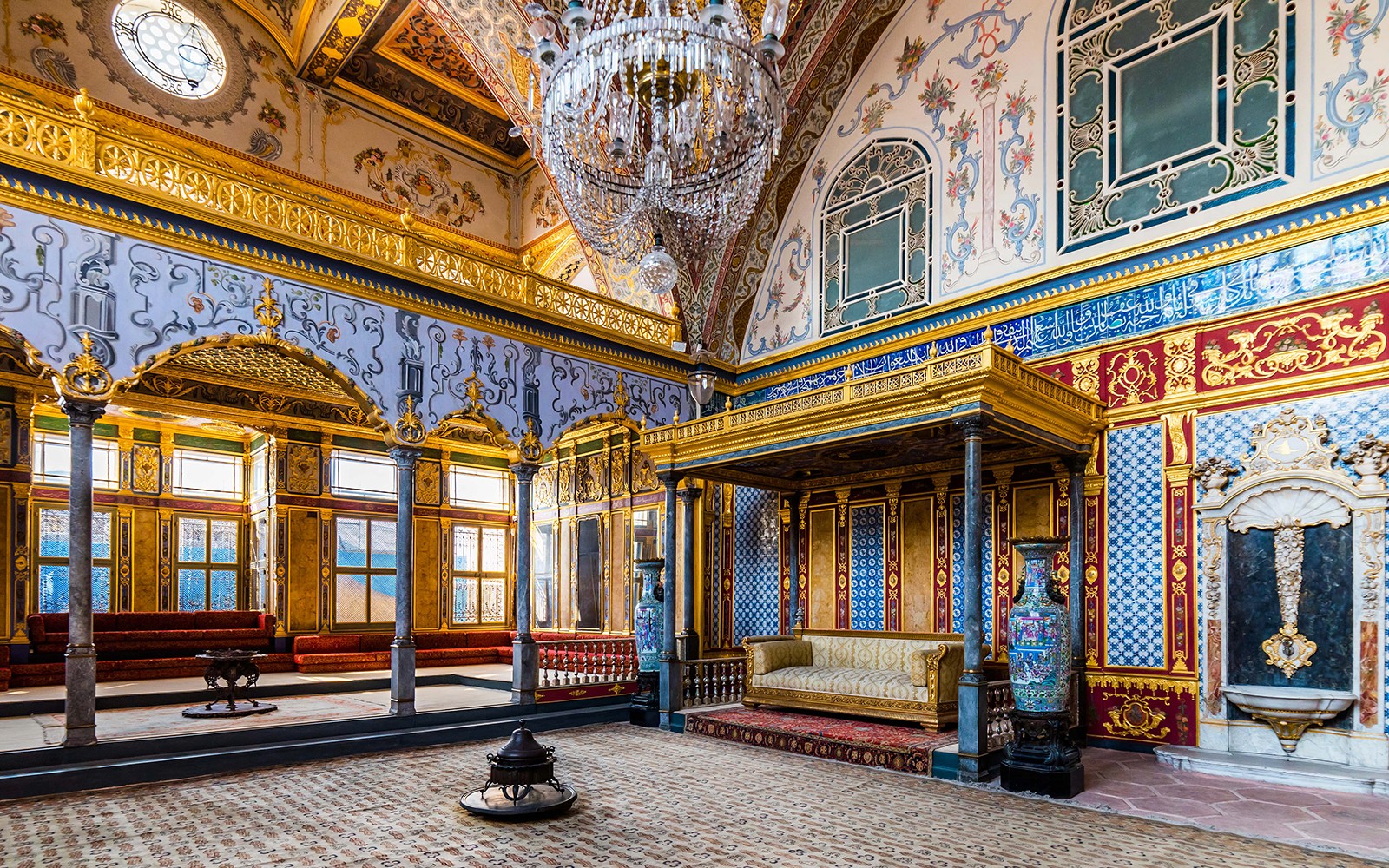 Combo: Istanbul Bosphorus Cruise + Topkapi Palace Tickets/Hagia Sophia Tour