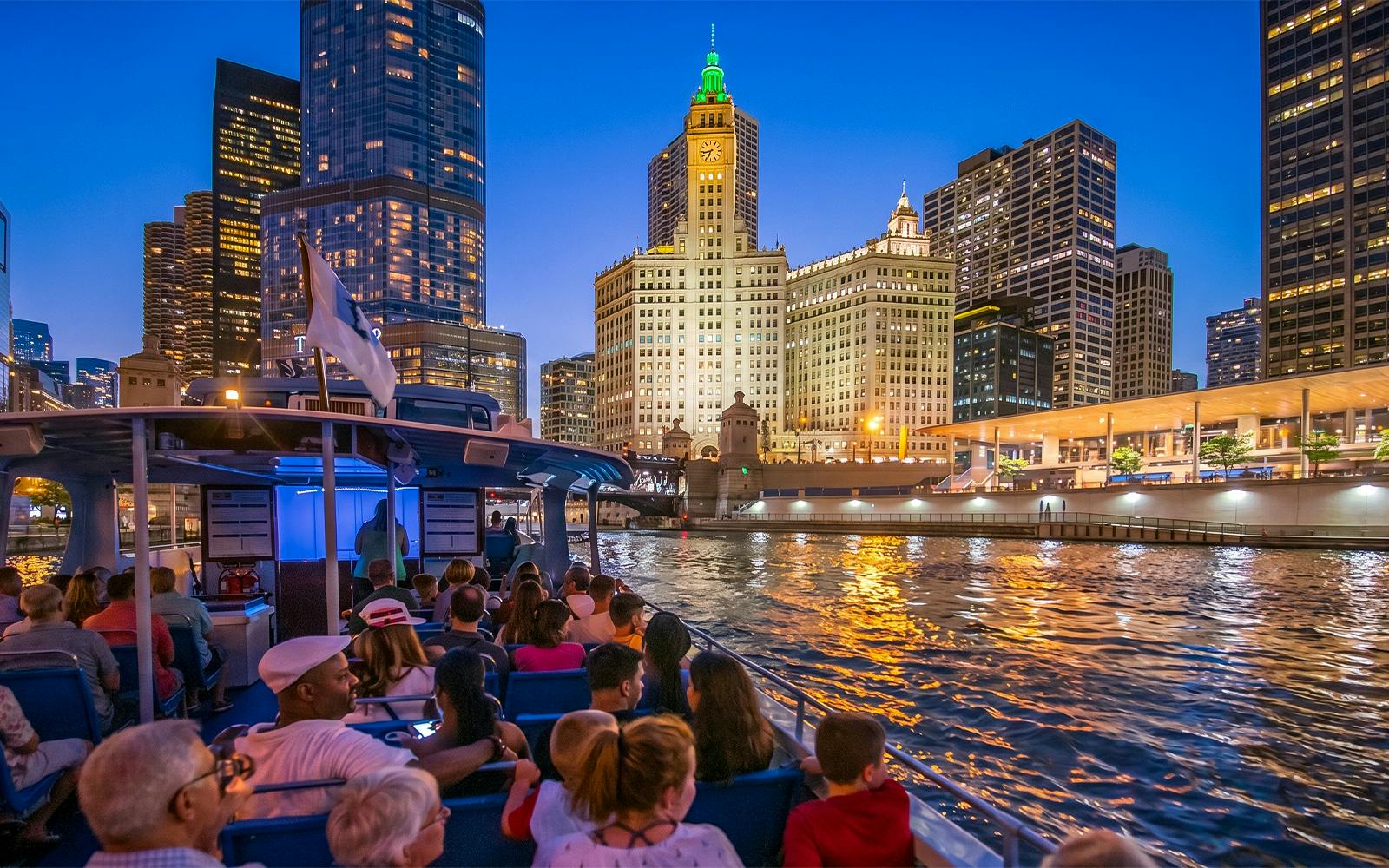 Chicago at Night: River & Lake Sightseeing Cruise by First Lady