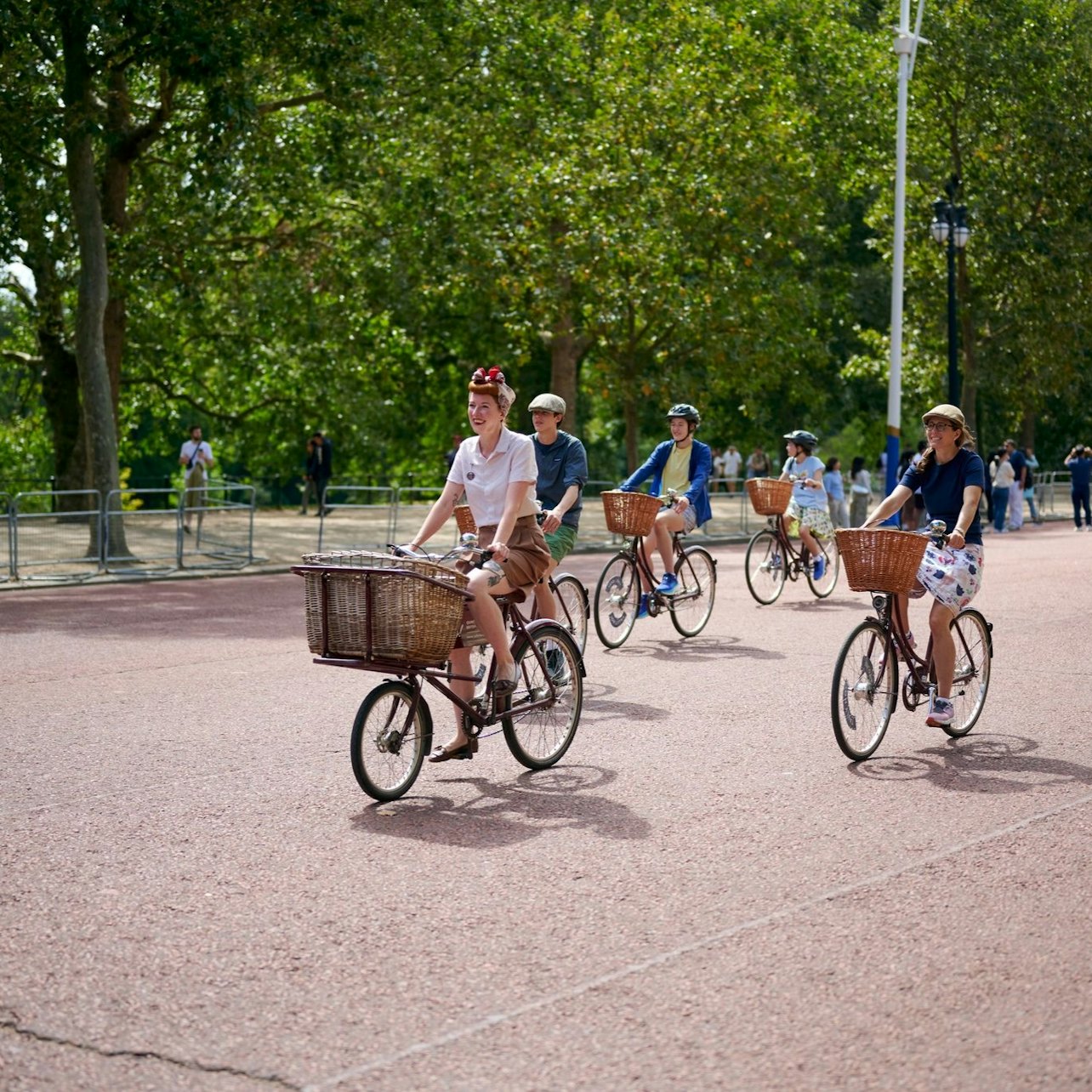 London: Private Family Bike Tour — gallery 1