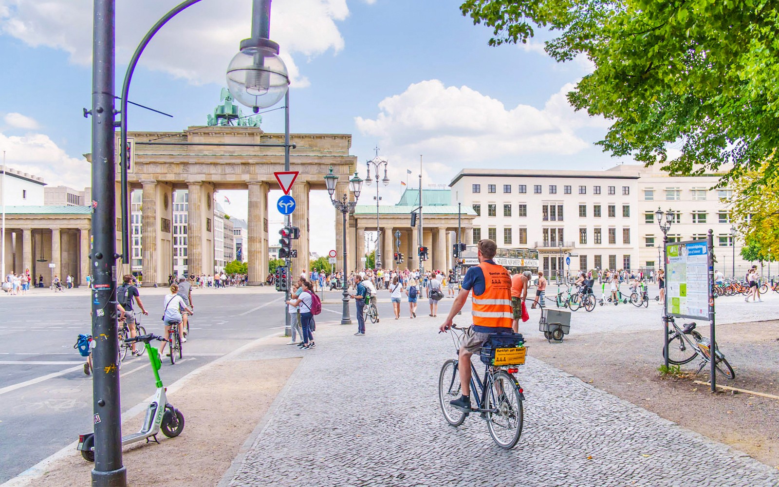 3.5-Hour Guided Bike Tour of Berlin Wall — gallery 3