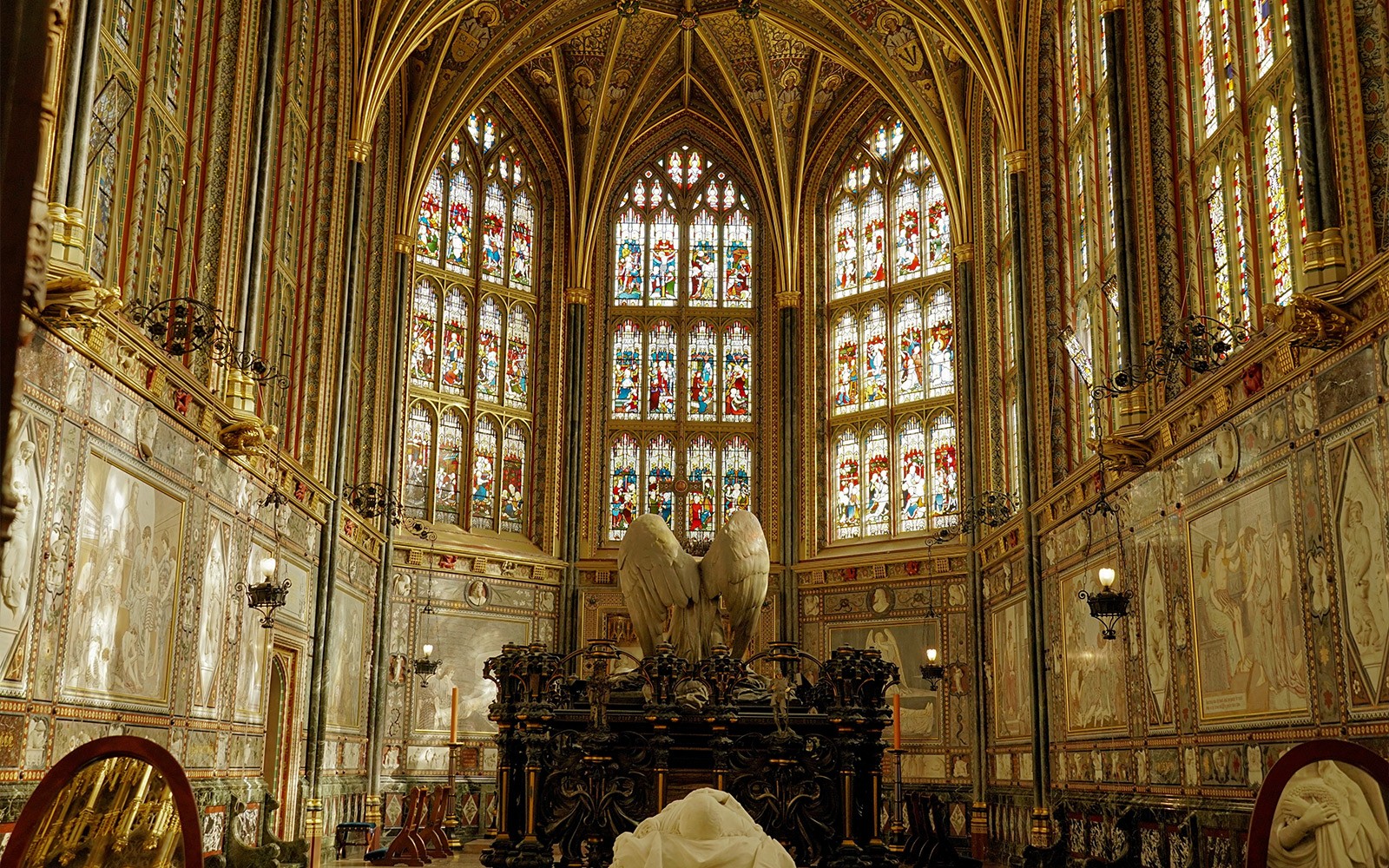 From London: Stonehenge and Windsor Day Trip