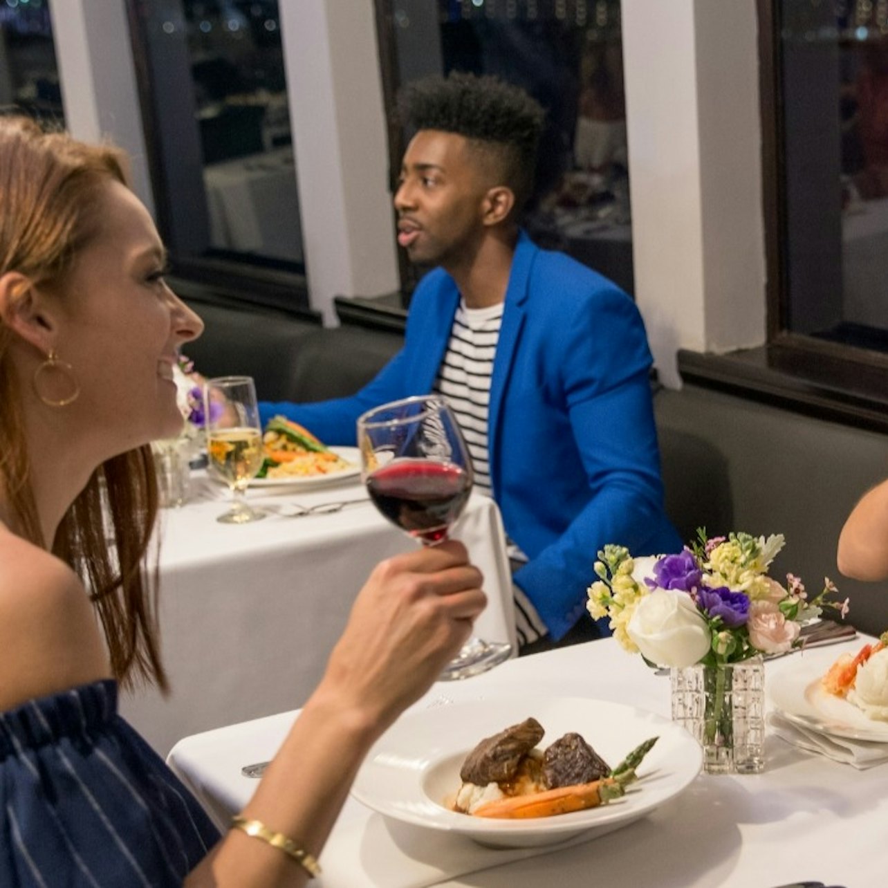 New York: Signature Dinner Cruise visitor view at New York Sightseeing Cruises