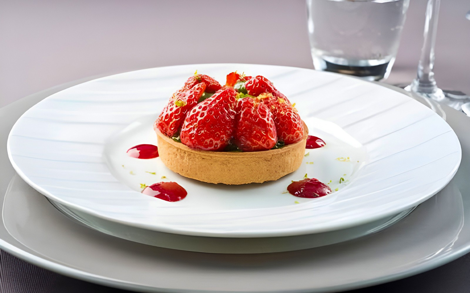 From London: Luxury Escorted Paris Day Trip with Bateaux Parisiens Lunch Cruise