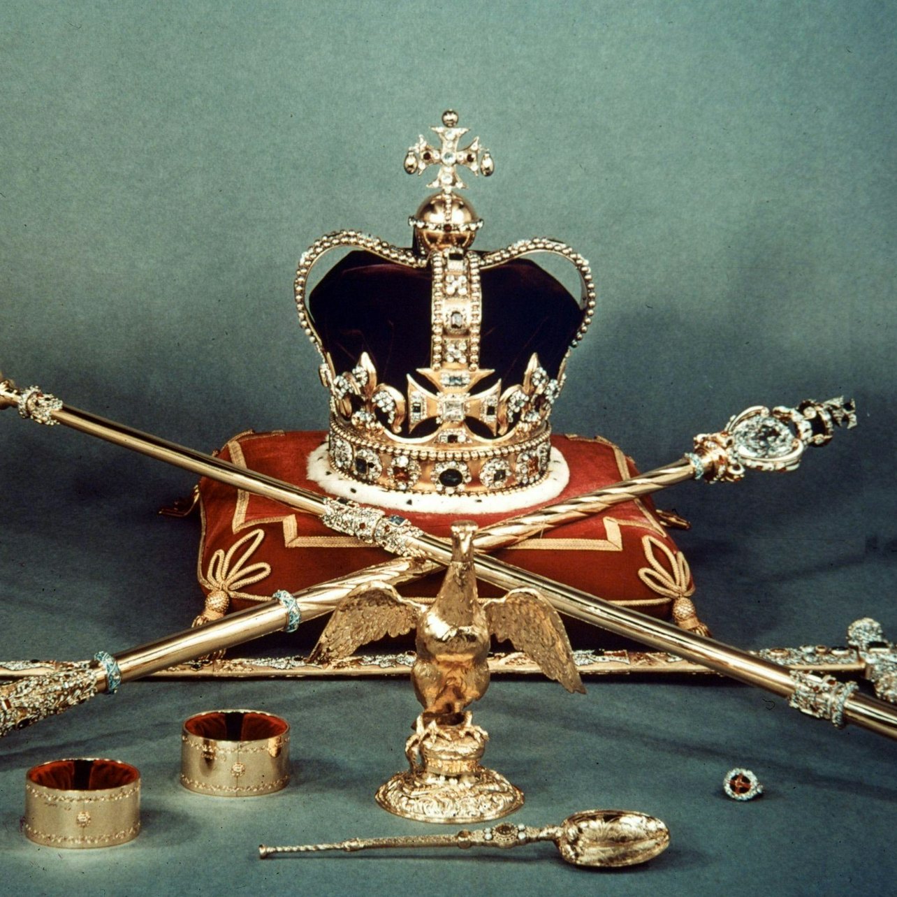 Tower of London: Early Guided Tour + Crown Jewels & Opening Ceremony