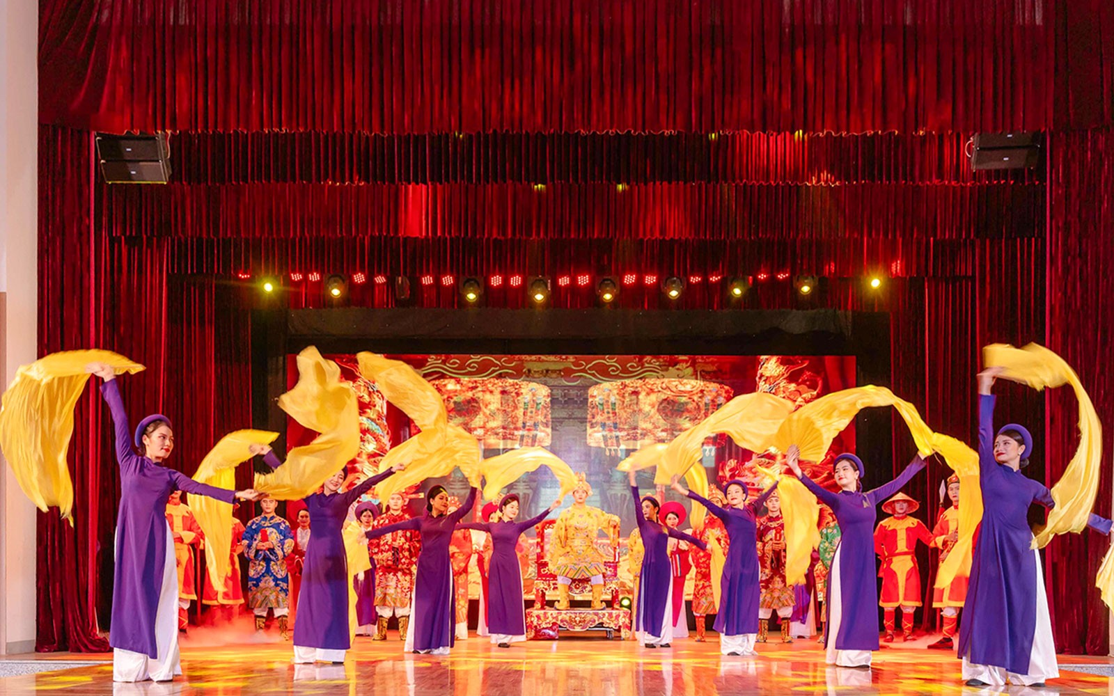Ao Dai Show in Da Nang