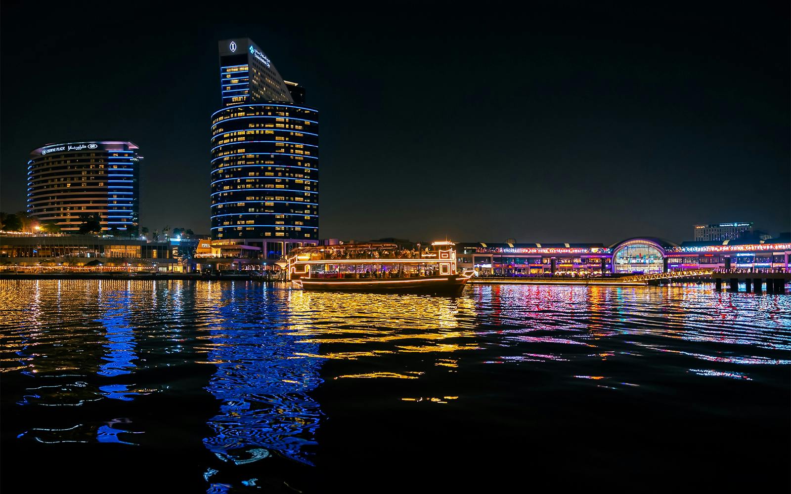 Pacote Noturno Dine & Dazzle: Jantar no Cruzeiro do Dubai Canal com Bebidas Ilimitadas + Espetáculo La Perle tickets, Dubai, photo 5