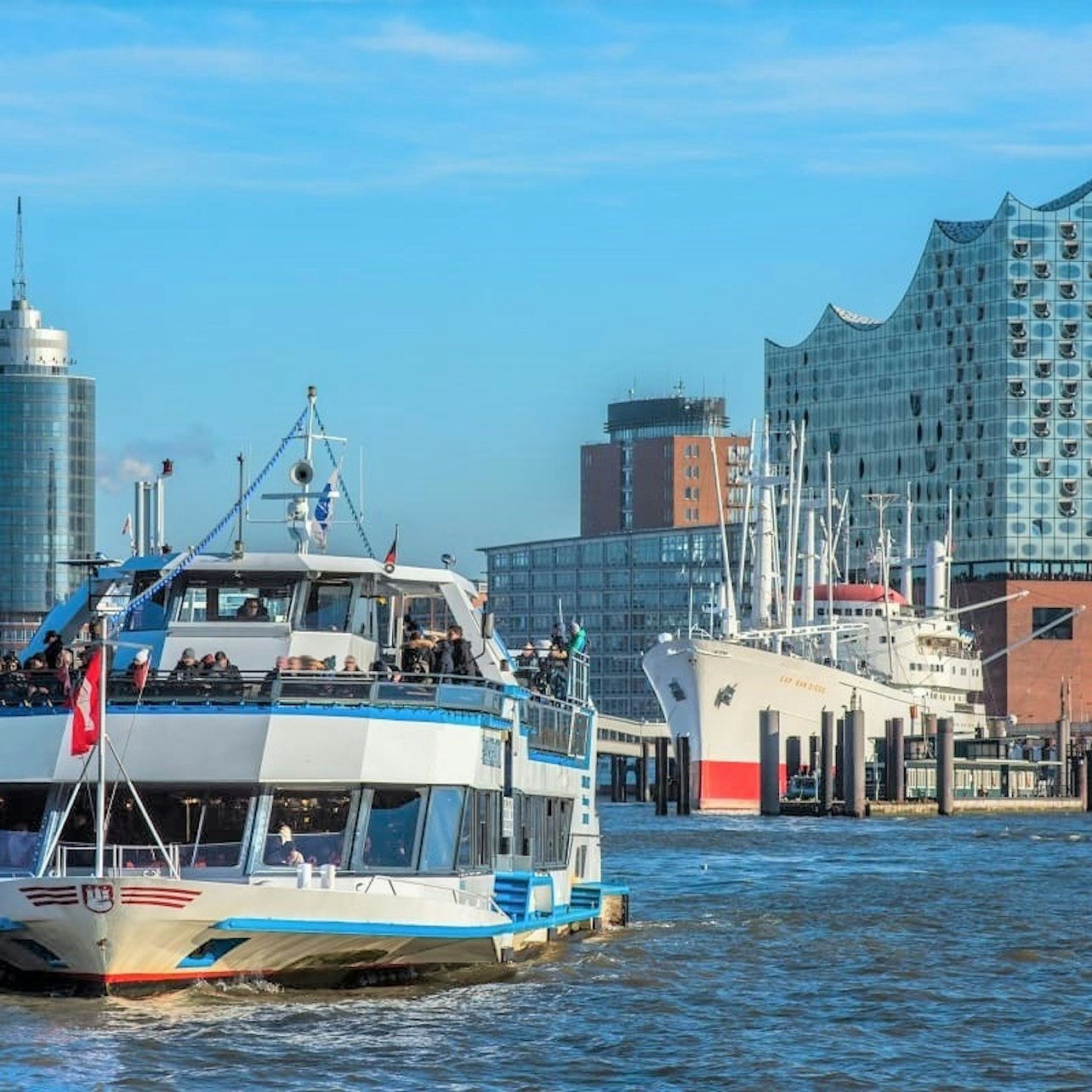 Elphi Plaza Guided Tour and Harbour Cruise